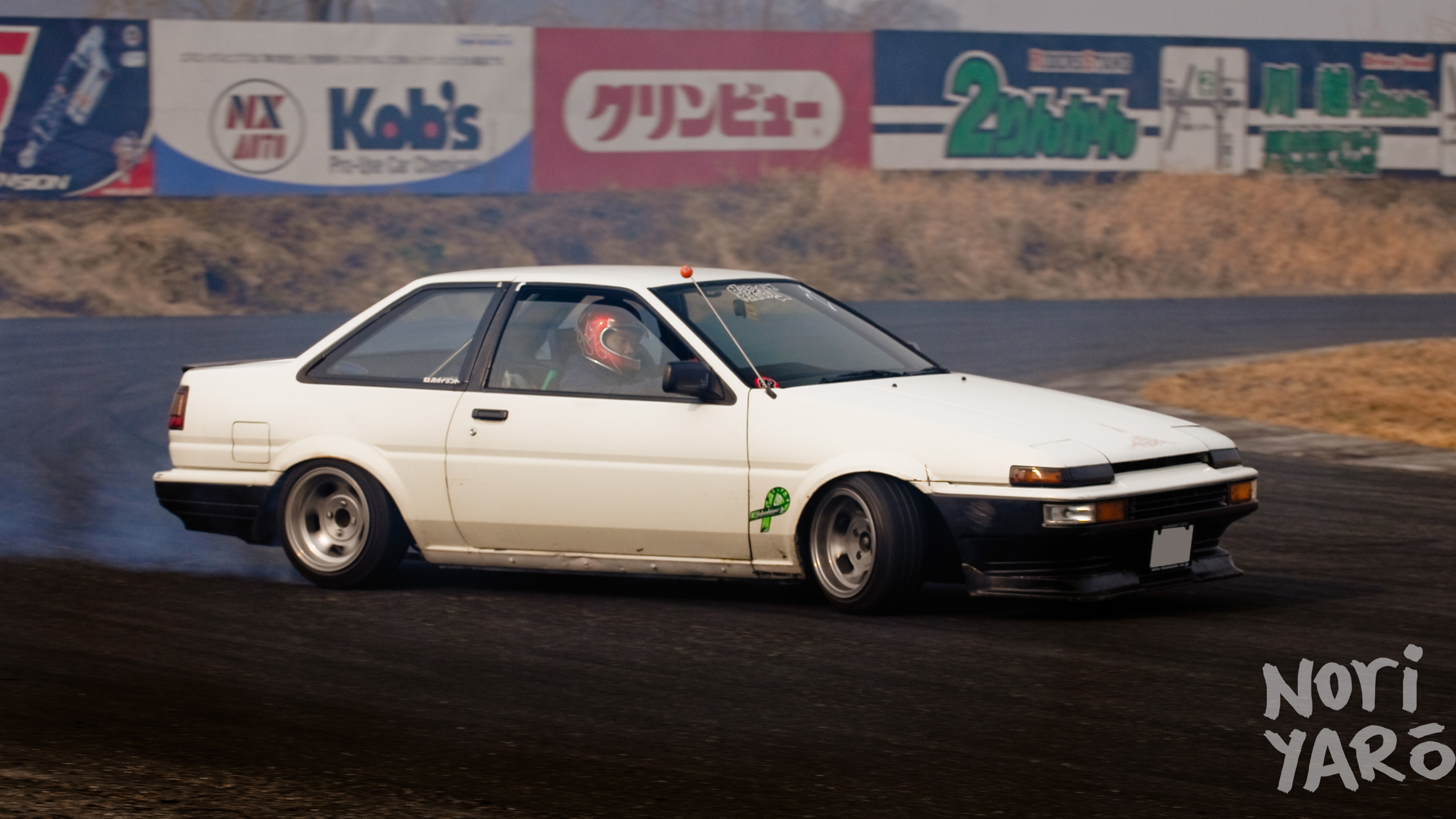 WALLPAPER WEDNESDAY: GX71 Chaser on Watanabes and Manabu Mitsumori's Trueno on Enkei Dish