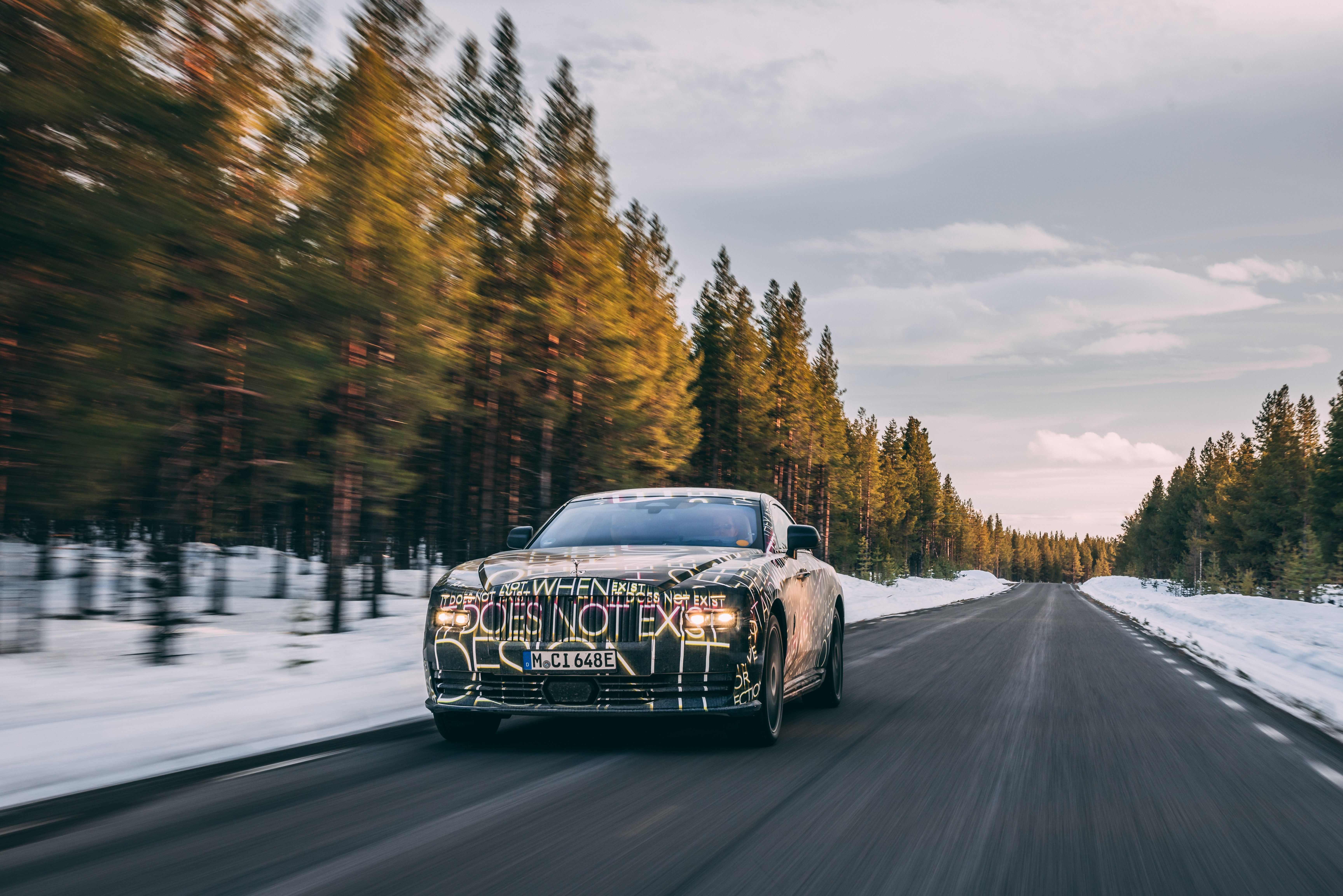 Rolls Royce Froze Out The Spectre In The Arctic Circle