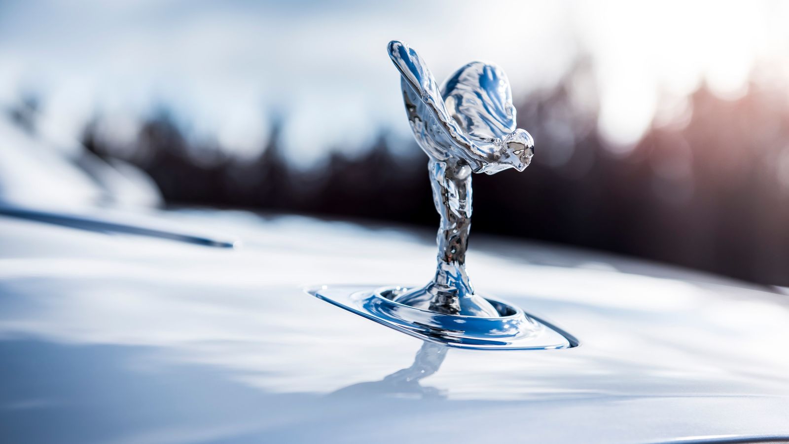 Luxury Carmaker Rolls Royce To Switch To All Electric Range
