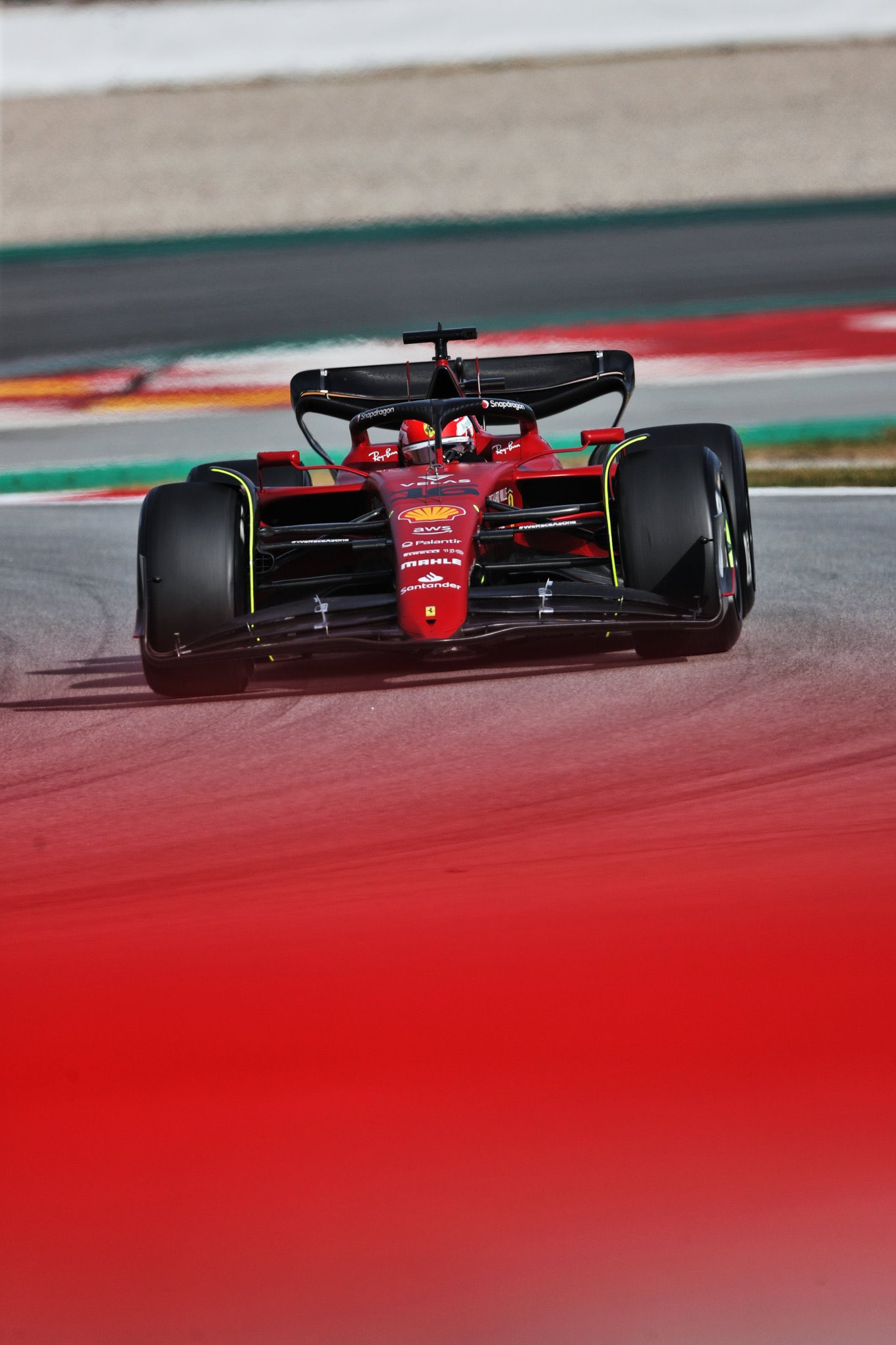 FOTO: Formula 1 testing Day 2 Leclerc in action for Ferrari