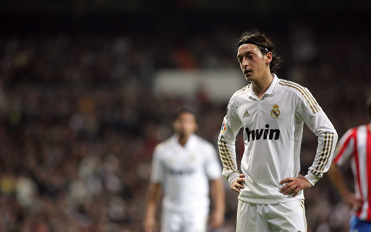 Mesut Ozil Poster FC Real Madrid, Mesut Ozil Football Print, Mesut Ozil Football Wall Poster, Football Wall Print, Football Wall Art, Football Art Decor, Handmade Products