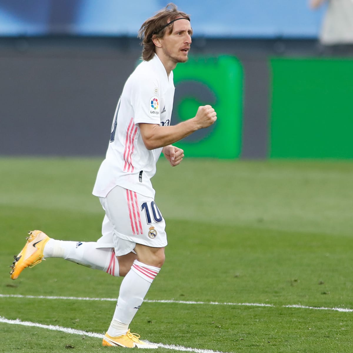 Luka Modric: Real Madrid extends Croatia star through 2022