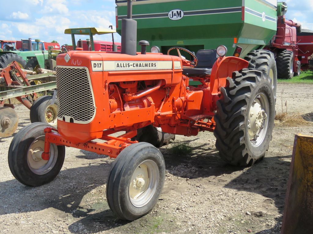 Allis Chalmers D16 Tractor. Farm Equipment & Machinery Tractors