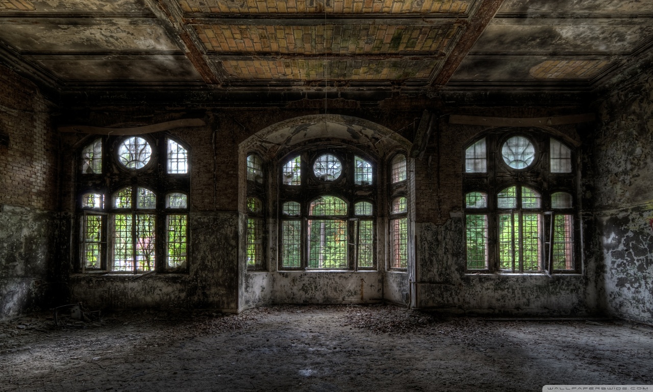 Empty Room In Old Building Ultra HD Desktop Background Wallpaper for 4K UHD TV, Multi Display, Dual Monitor, Tablet