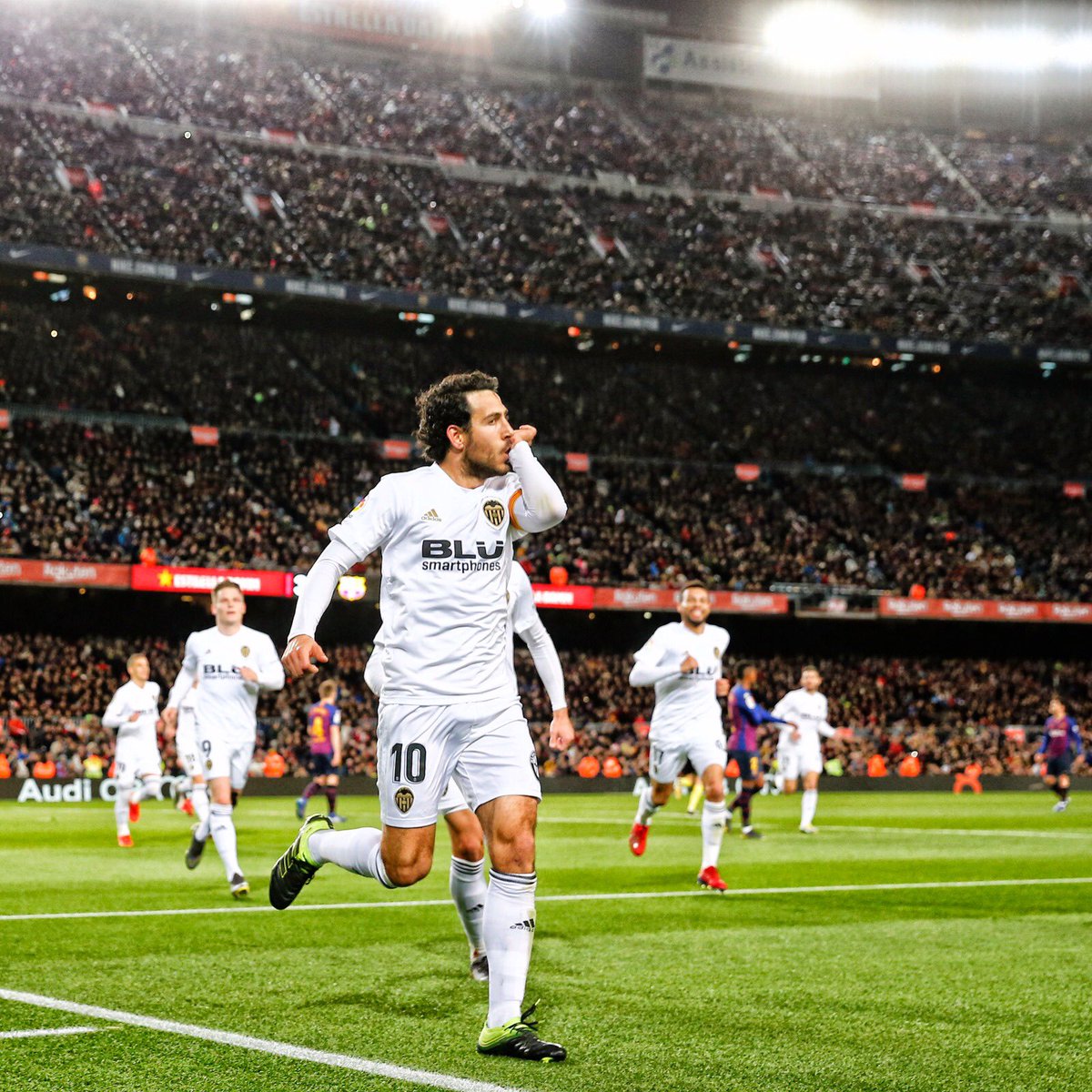 Uživatel Dani Parejo na Twitteru: „Grandísimo trabajo del equipo en un campo muy complicado!! +1 y desde ya a pensar en la Copa!! Día a día sin pensar más allá del próximo