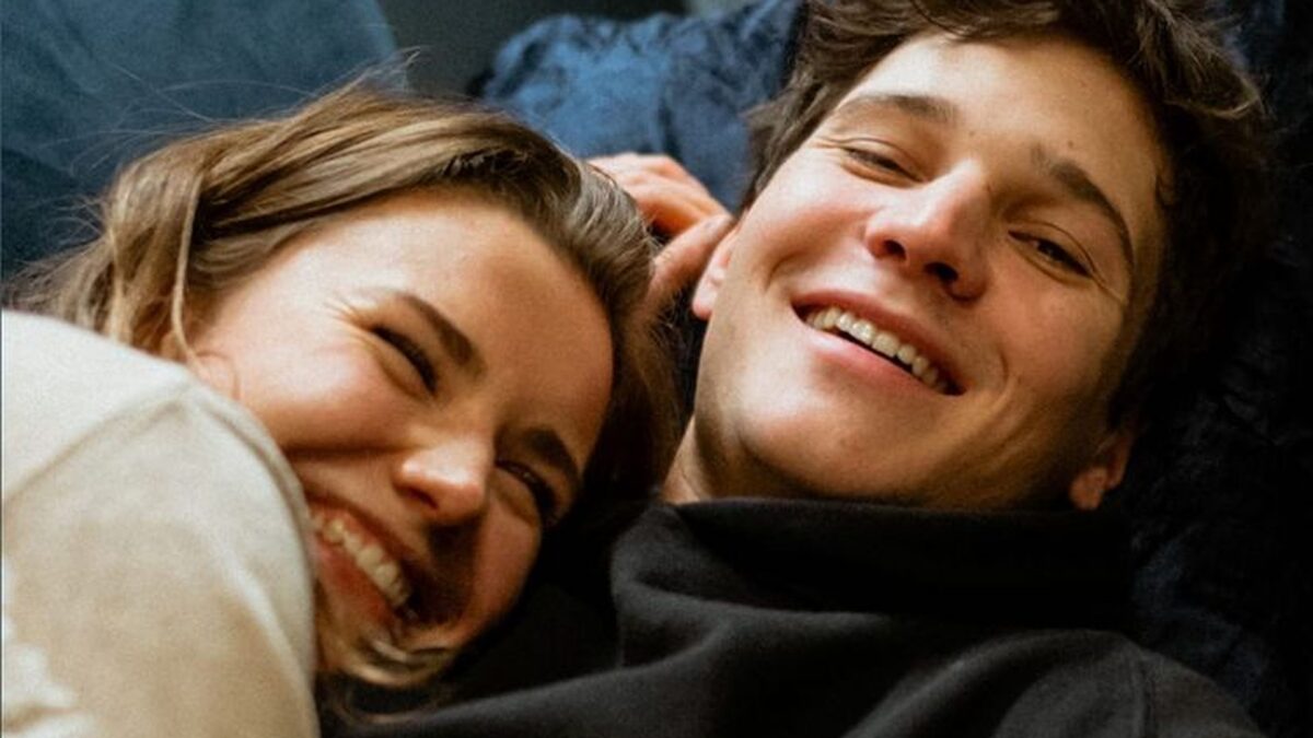 Wincent Weiss shares a sweet cuddly photo: That's behind it!
