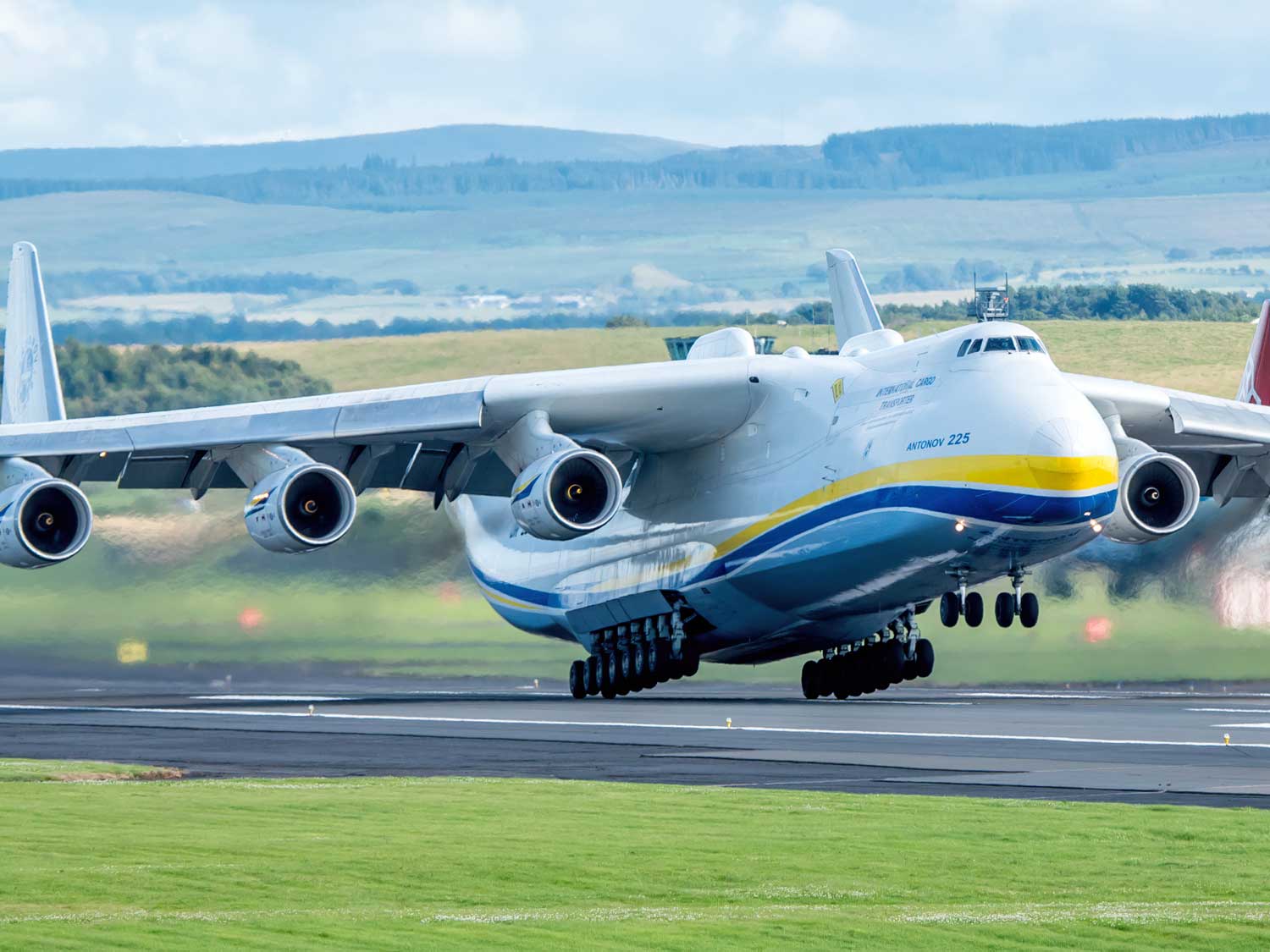 Heavy aircraft. Antonov 225 Mriya фото ночные.