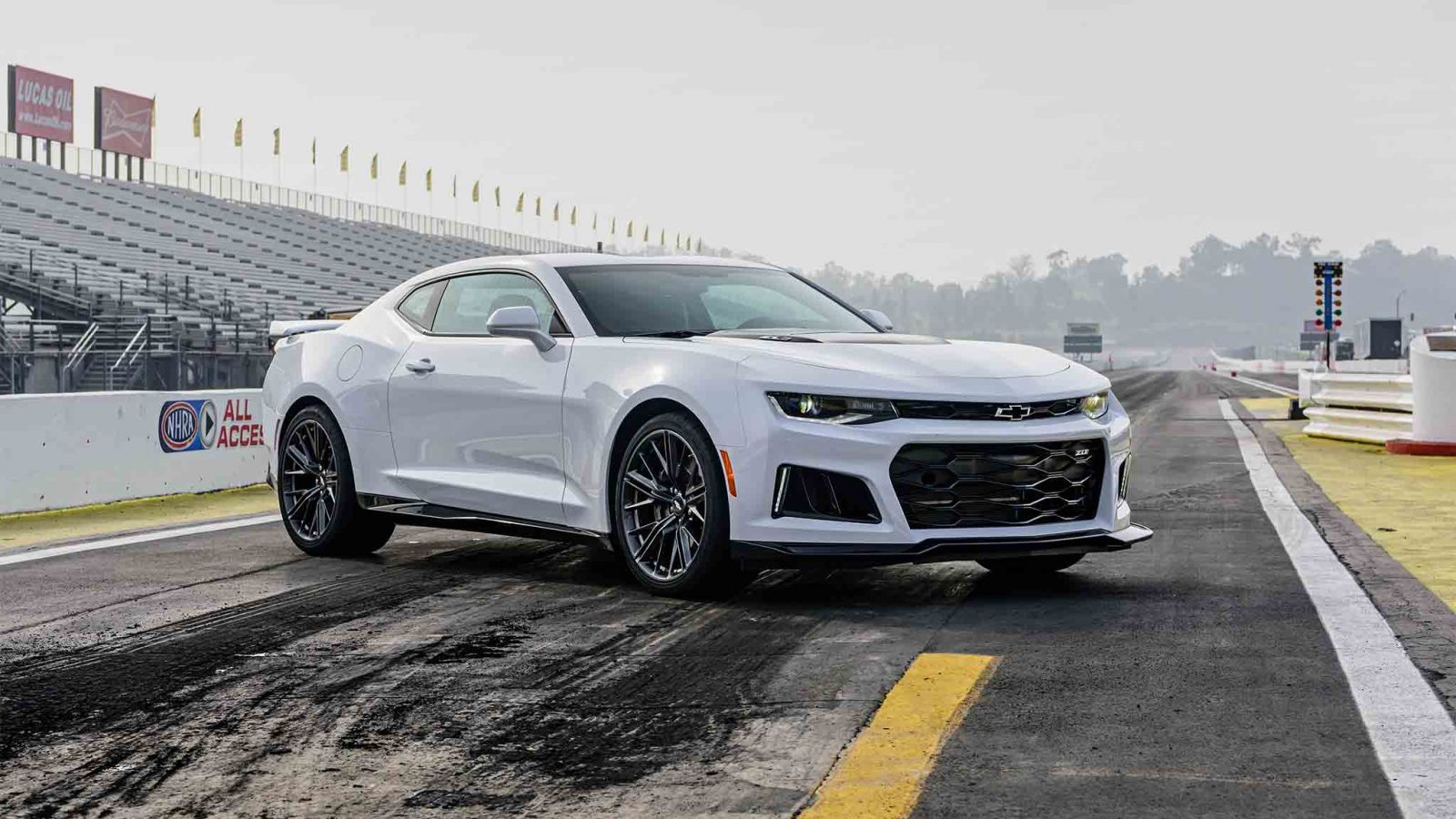 Chevrolet Camaro ZL1 in Triple White. Wallpaper. Book Source for free download HD, 4K & high quality wallpaper