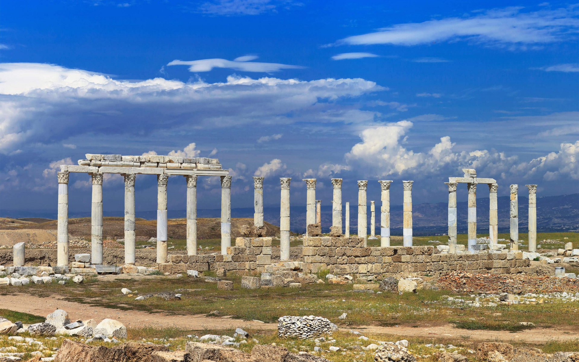 Download wallpaper The ancient city of Laodicea, Denizli, Laodikeia, Pamukkale, ancient columns, Turkey for desktop with resolution 1920x1200. High Quality HD picture wallpaper