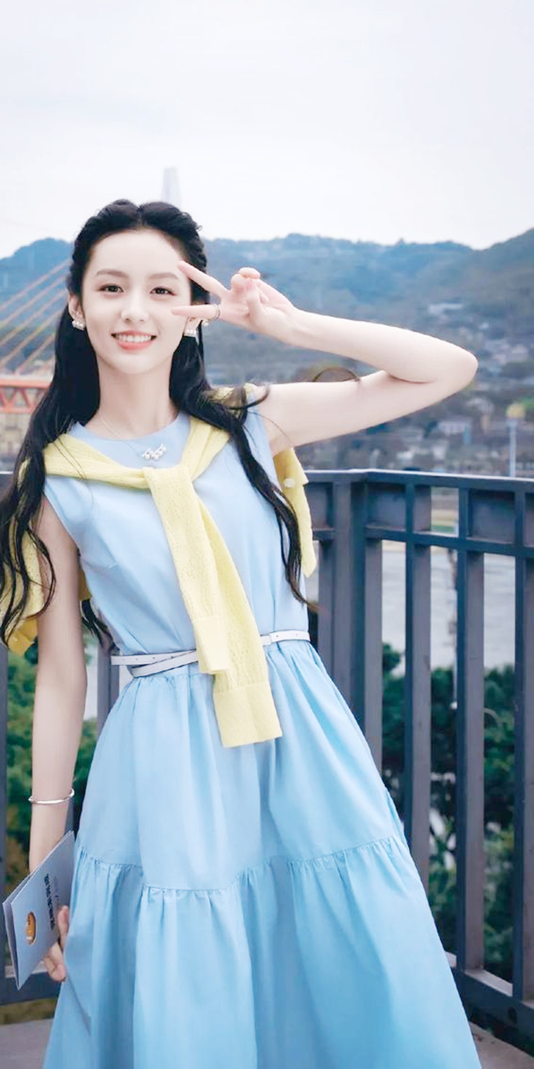 Zhou Ye wallpaper, beautiful Yezi travel fragments, fashion unlimited retro fresh taste