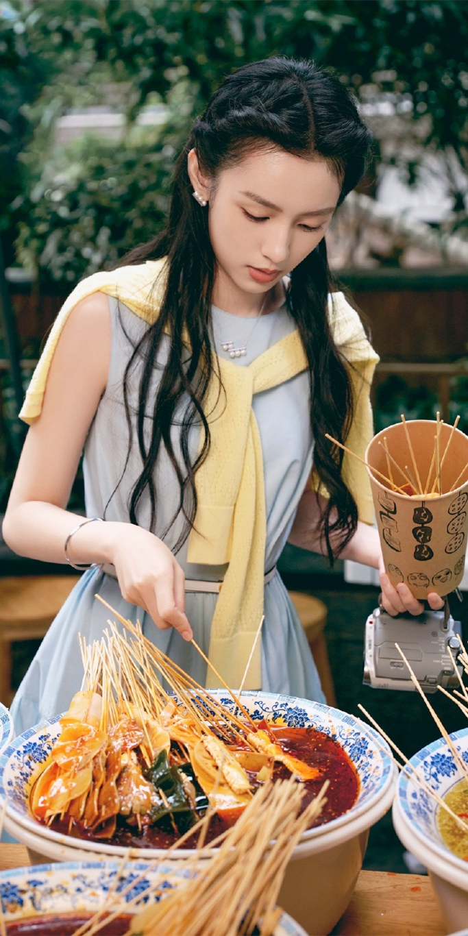 Zhou Ye wallpaper, beautiful Yezi travel fragments, fashion unlimited retro fresh taste