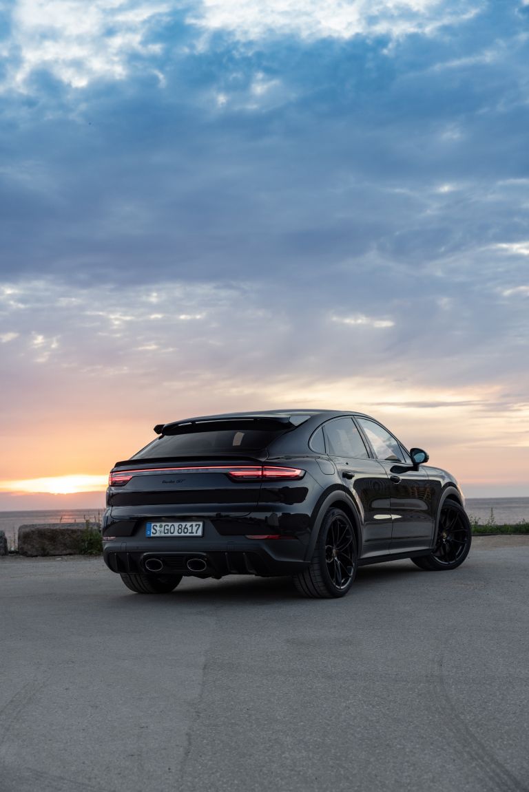 2022 Porsche Cayenne Turbo GT quality free high resolution car image