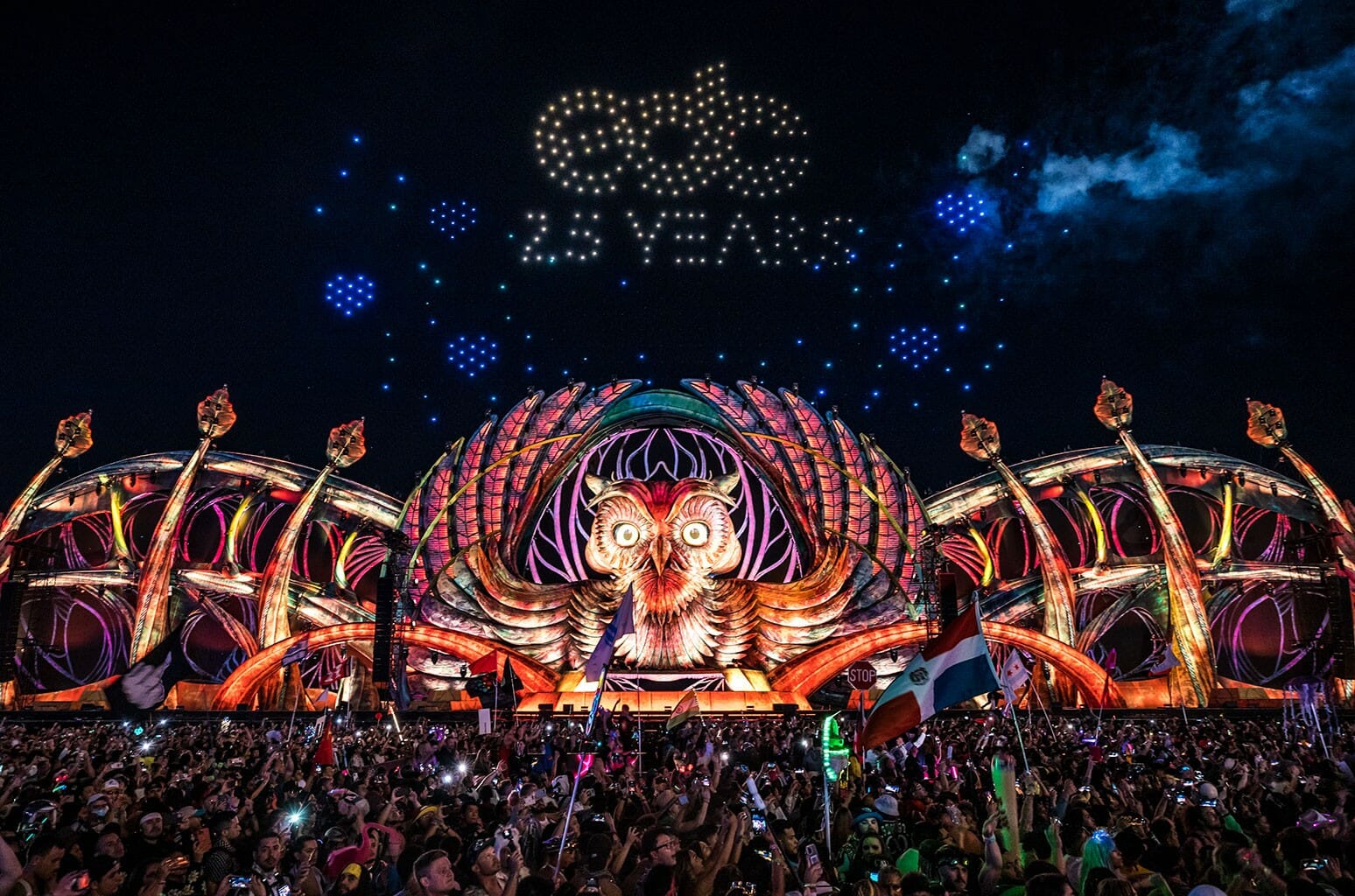 months later, EDC Las Vegas' 'electric sky' glowed anew [Review] Astronaut, Dancing Astronaut