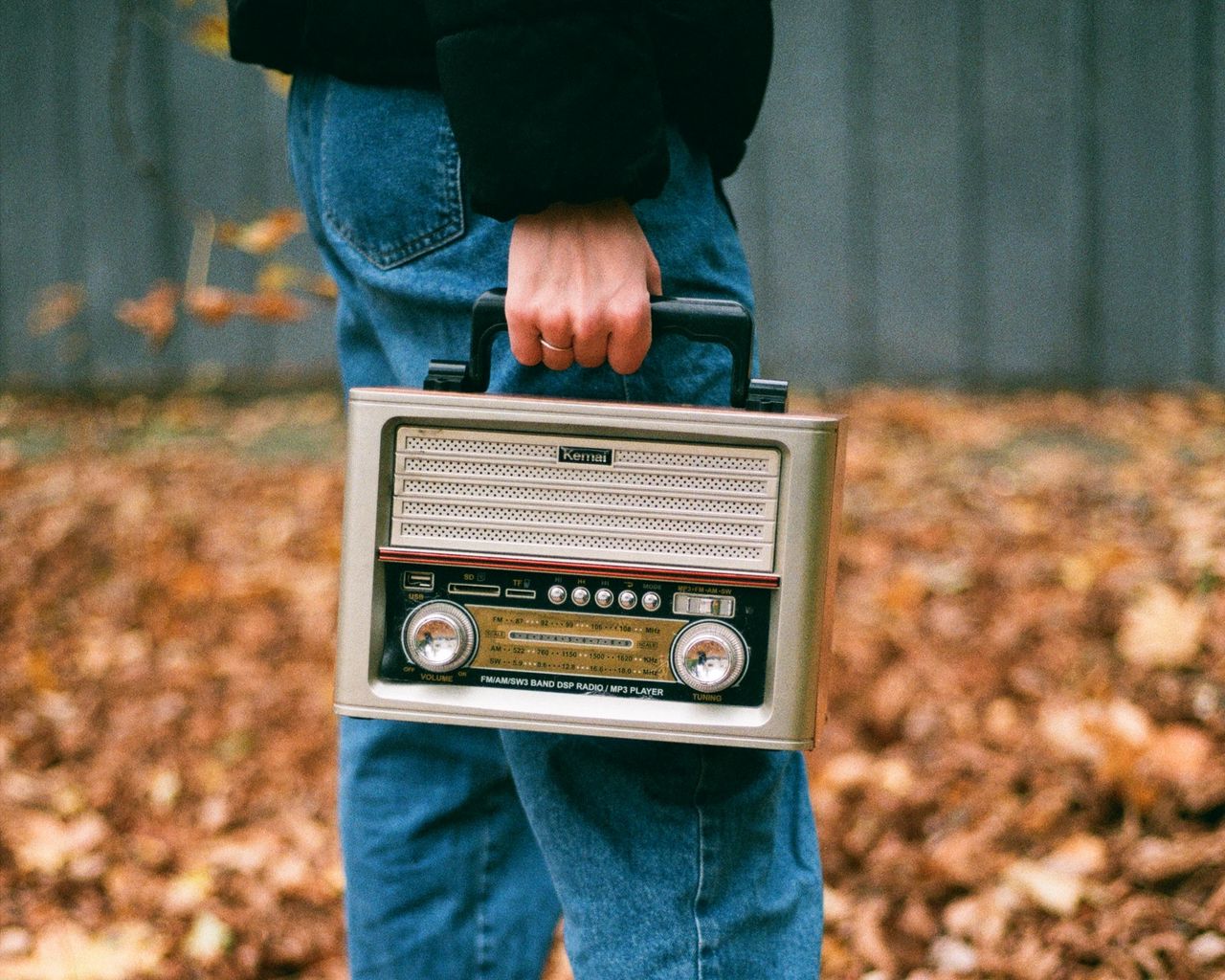 Download wallpaper 1280x1024 radio, retro, vintage, style standard 5:4 HD background