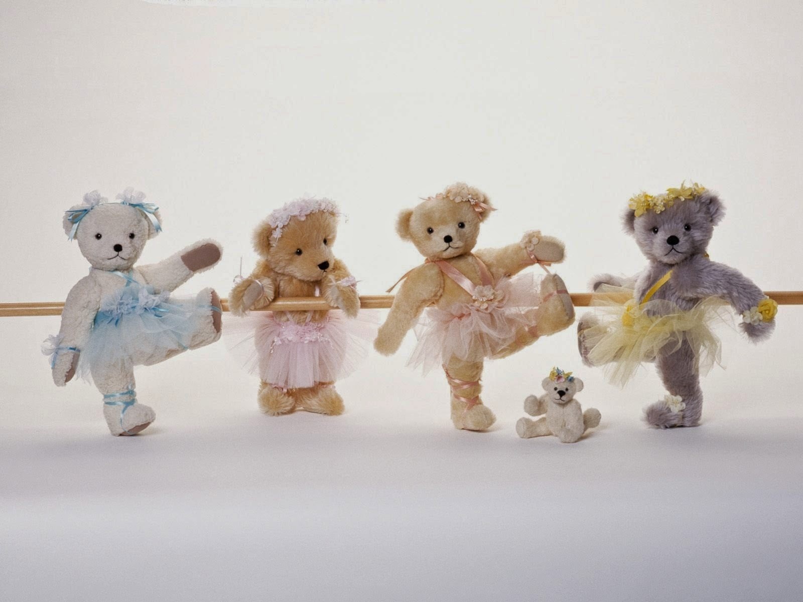Cute Teddy Bear Wallpaper For Little Kids And Children From A Friend