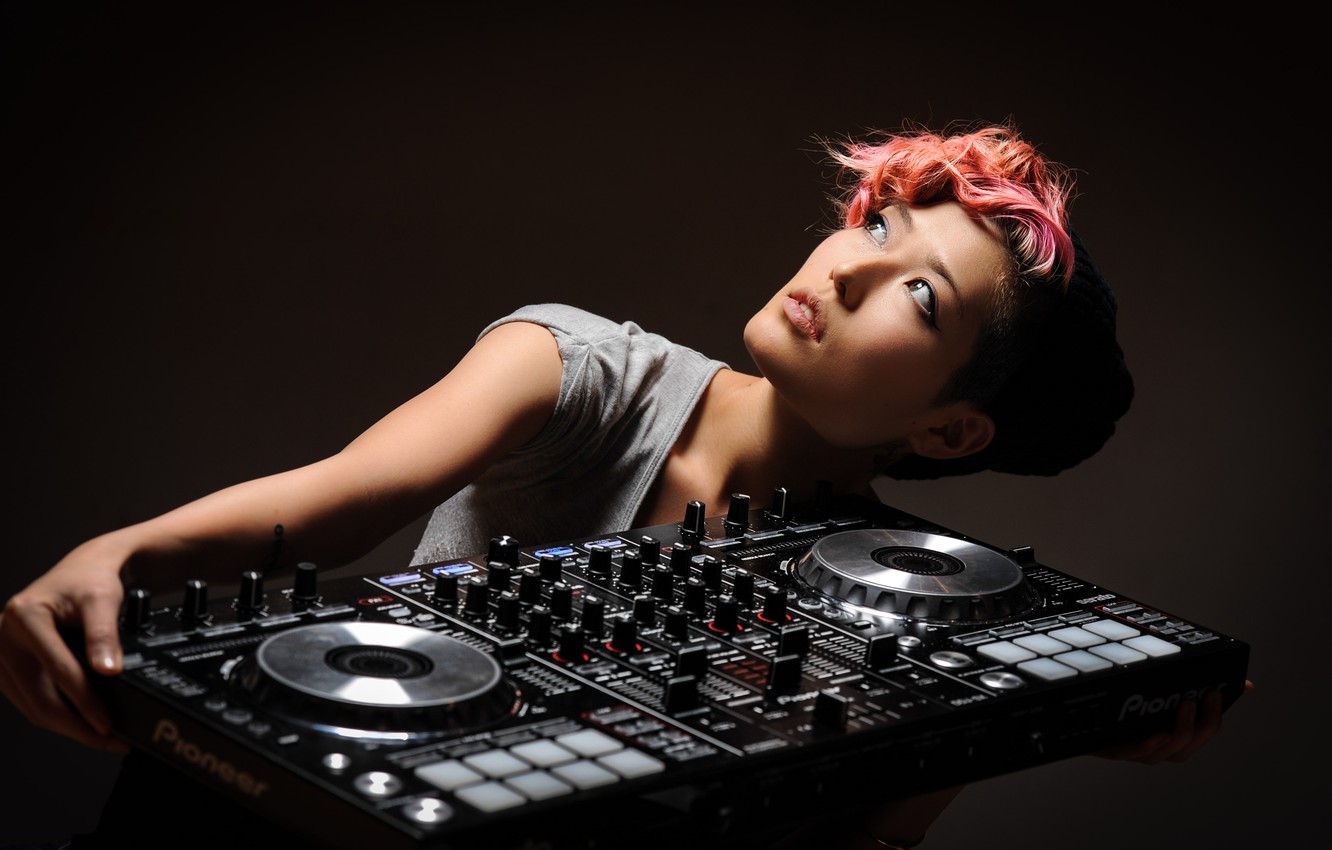 Photo Wallpaper Girl, Remote, Dj Headphones Dj Music Wallpaper & Background Download