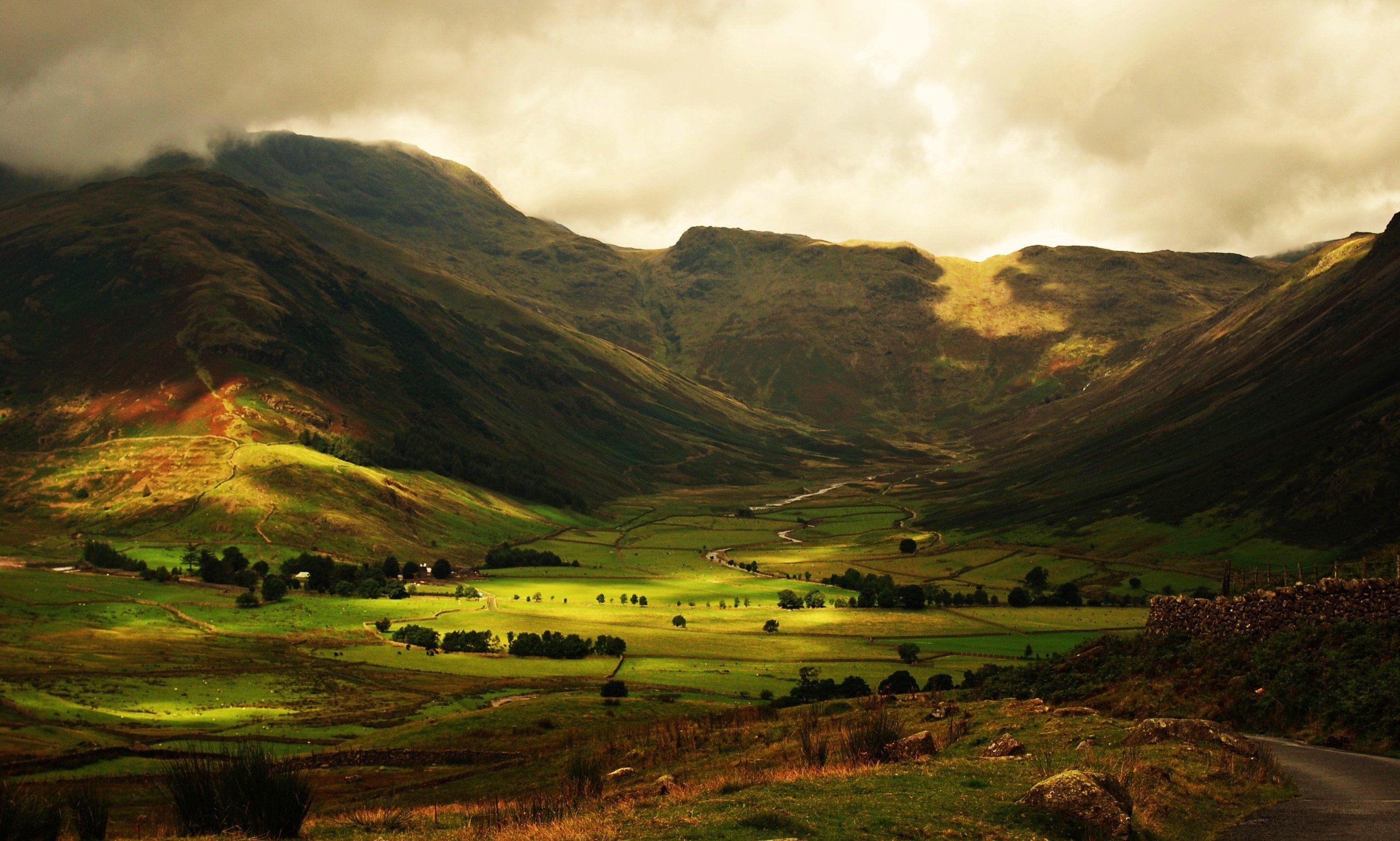 Historic, award-winning pub with rooms – Queens Head, Troutbeck