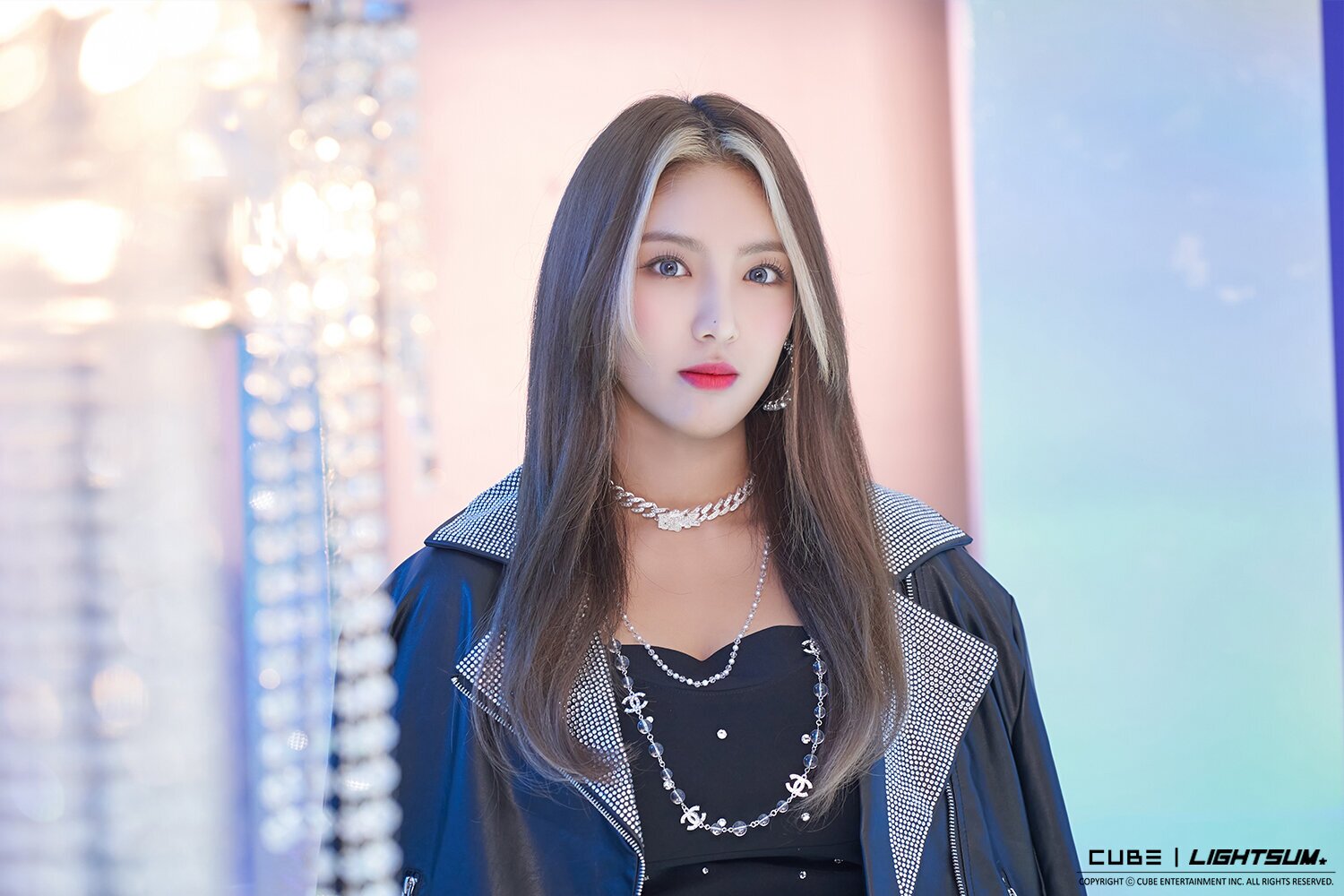 October 15, 2021 Cube Naver Post 'VIVACE' MV Shoot Behind