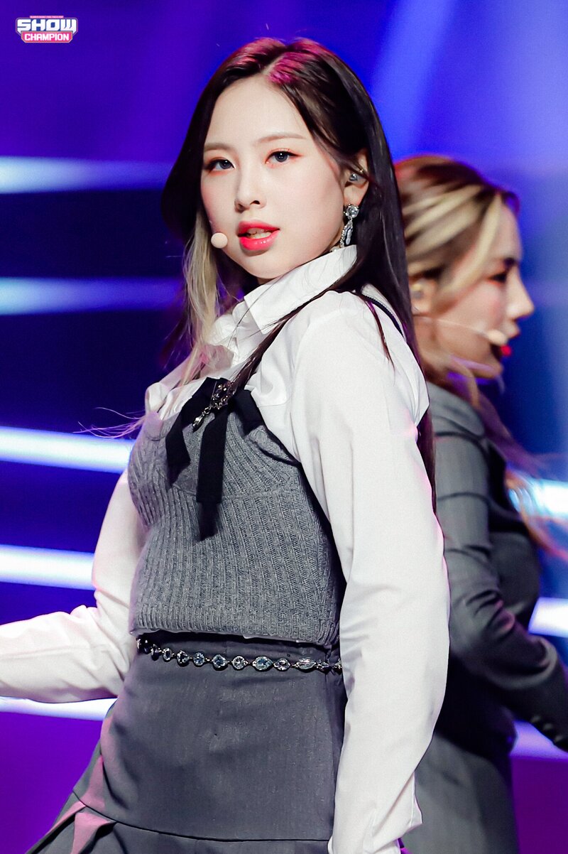 October 20, 2021 LIGHTSUM - 'VIVACE' at Show Champion
