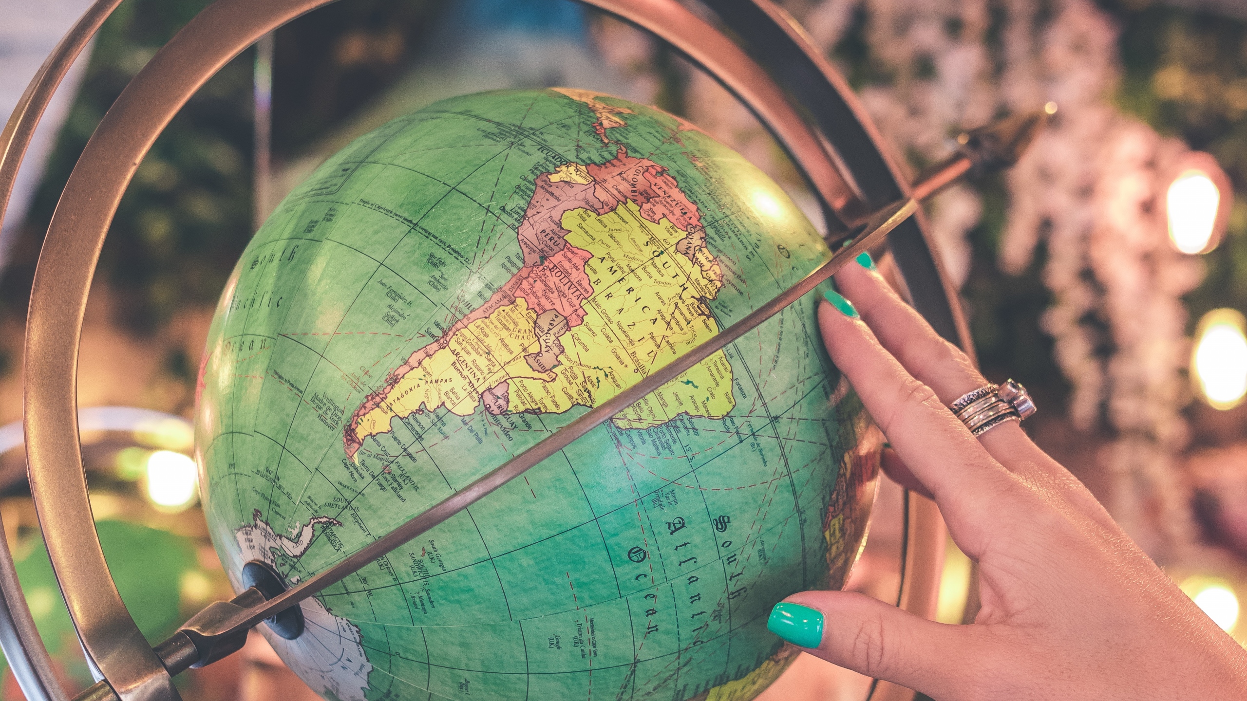 Wallpaper Globe, Map, Hand, South America background