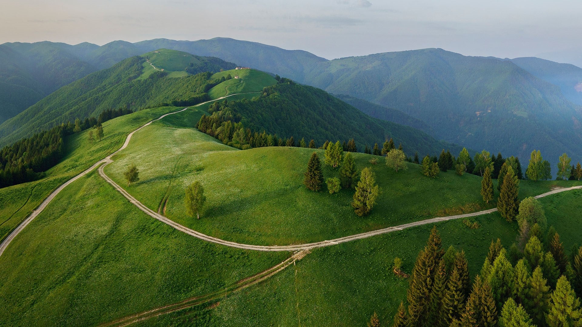 Spring Dawn at Pian di Cultura, Veneto, Italy [1920x1080]