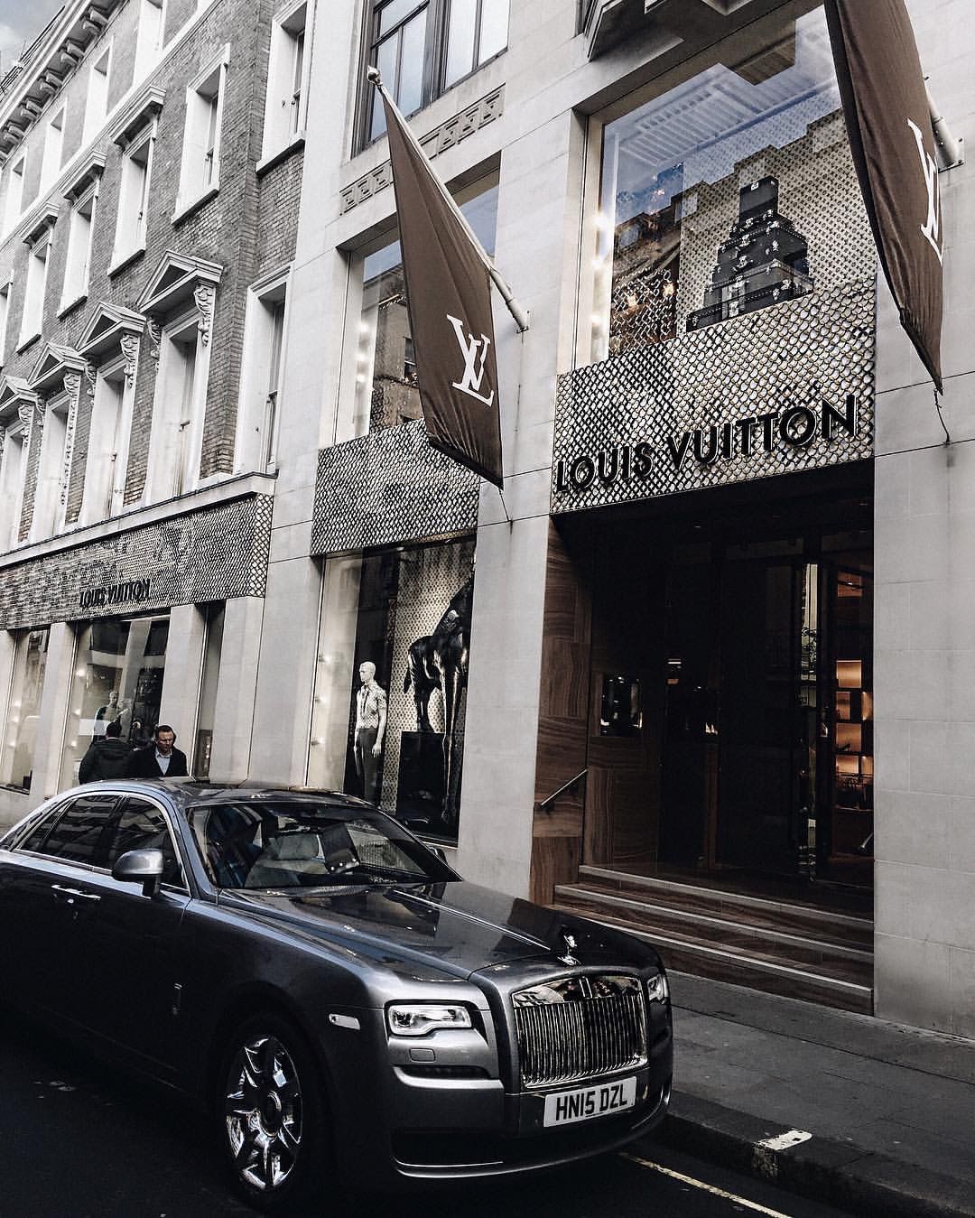 laufair • laurafairhurst_ • insta. Prada bild, Hipster hintergrund, Hintergrund iphone