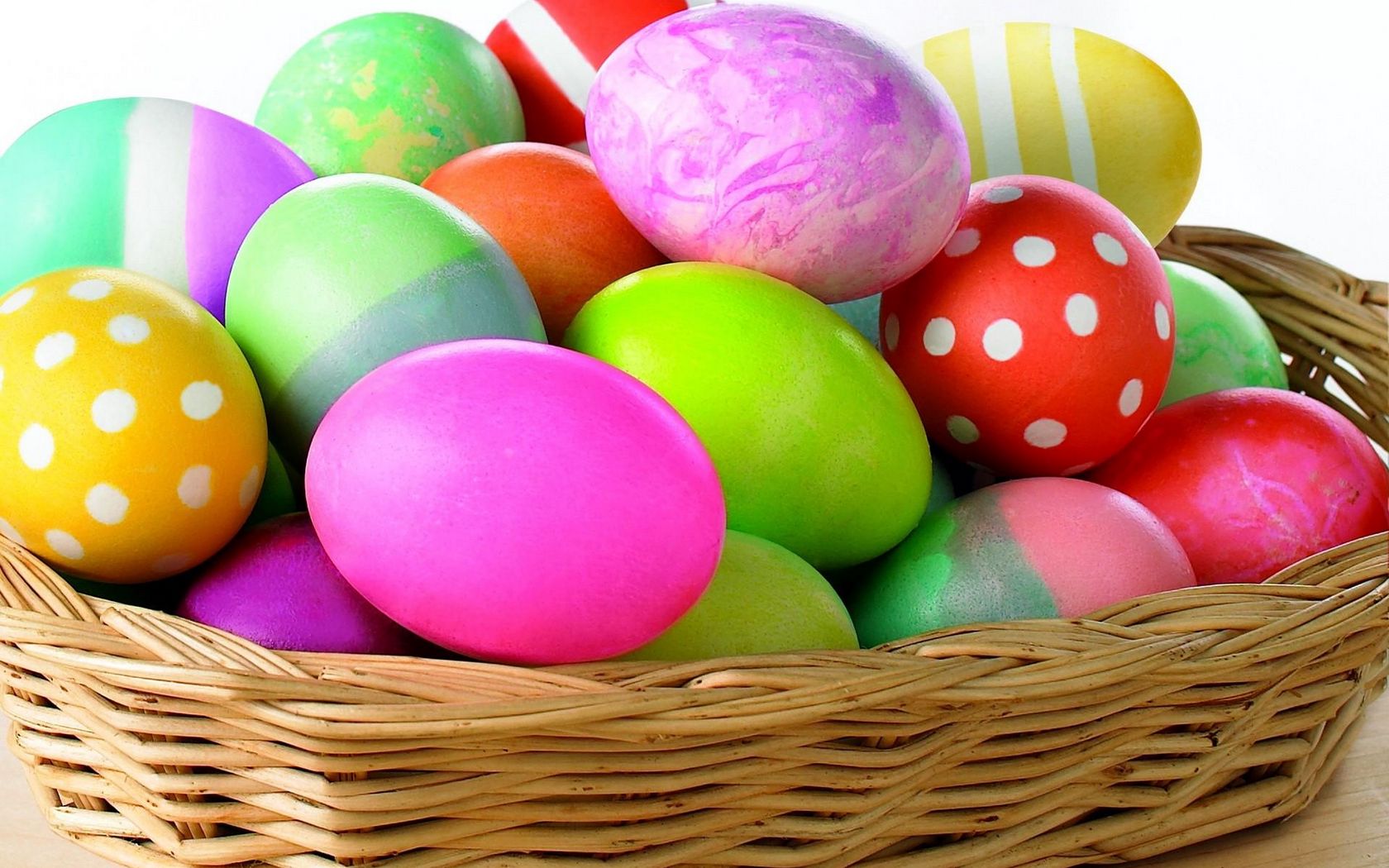 Download wallpaper 1680x1050 easter, holiday, eggs, colored, bright, mountain, colorful, basket widescreen 16:10 HD background