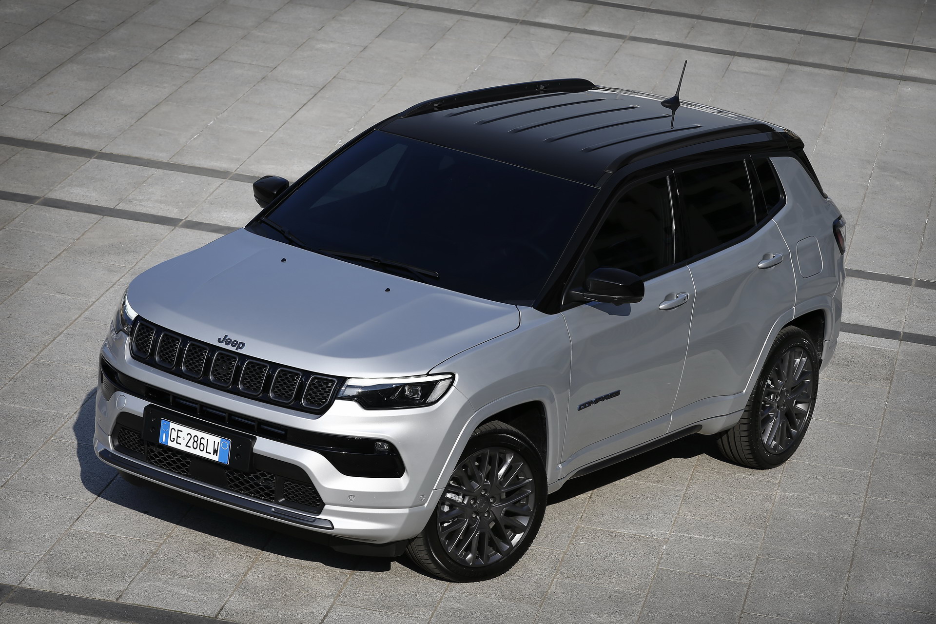 2022 Jeep Compass S 4xe Three Quarter Wallpaper