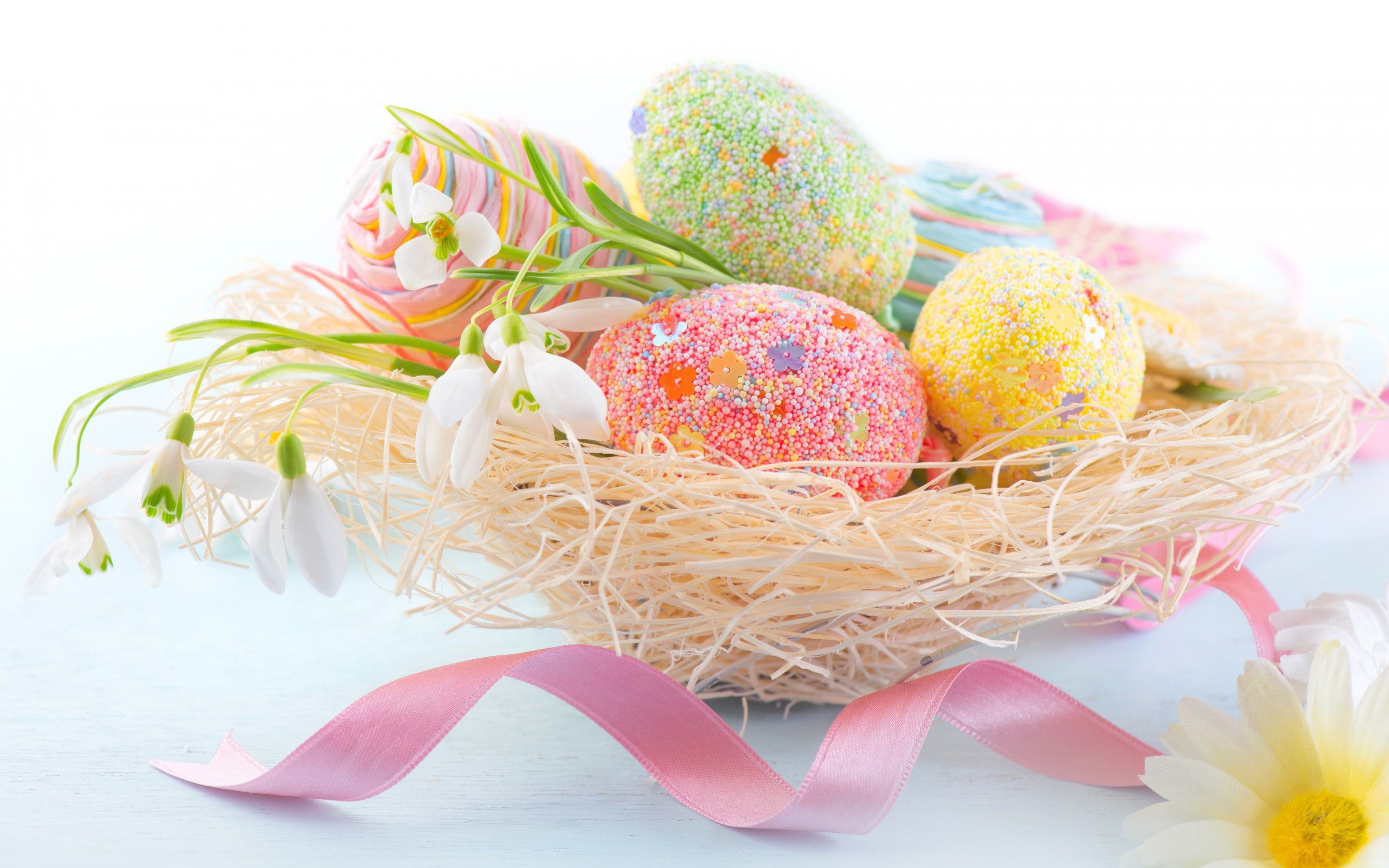 Holidays, Easter, Eggs, white petaled flower and faberge eggs #Eggs #spring #flowers #Holidays #Easter #eggs. Easter eggs, Easter egg decorating, Easter egg gifts