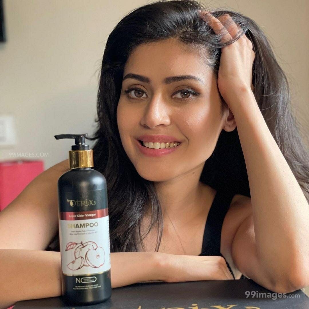 Aishwarya Raj Bhakuni HD Wallpaper (Desktop Background / Android / iPhone) (1080p, 4k) (1080x1080)