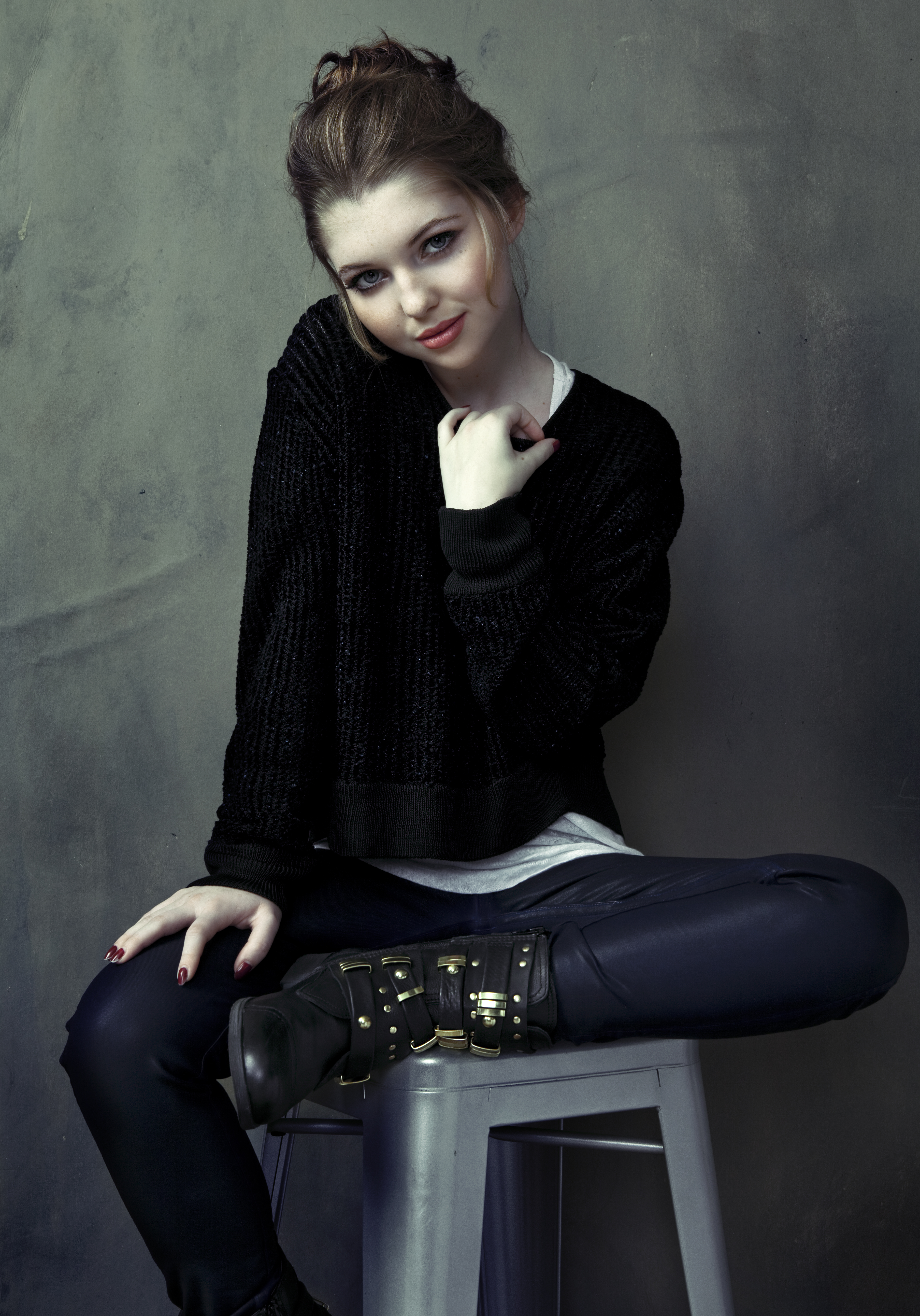 Women Model Brunette Long Hair Women Indoors Chair Sammi Hanratty Actress Sweater Sitting Portrait D Wallpaper:3744x5358
