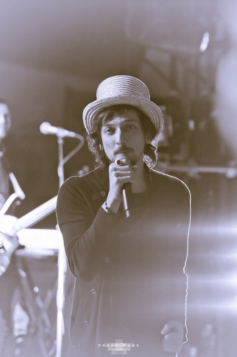 León Larregui Photo (3 of 21)