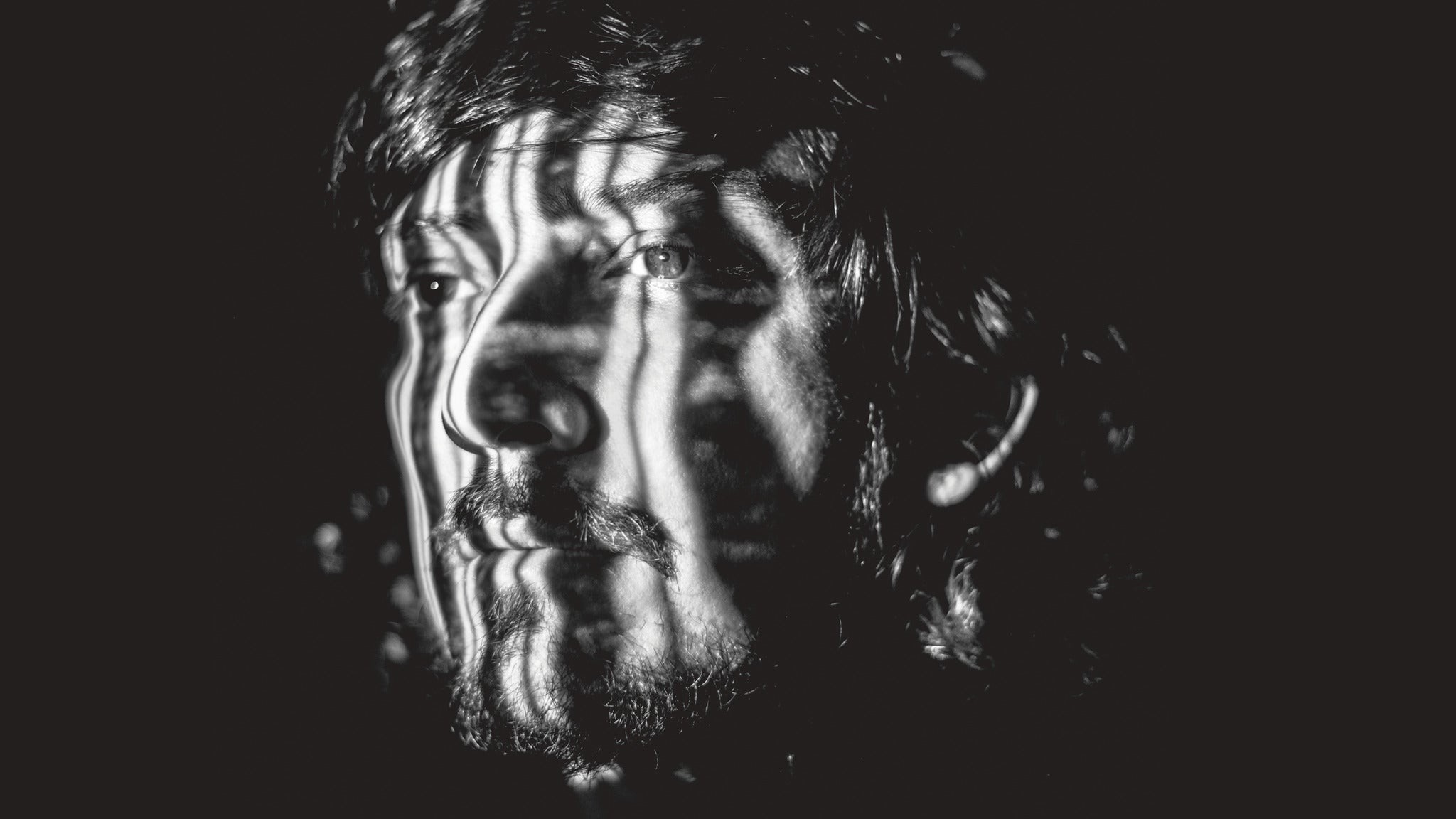 LEON LARREGUI. Fox Riverside Live