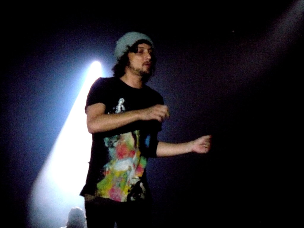 León Larregui. En pleno bailecito. Noemí