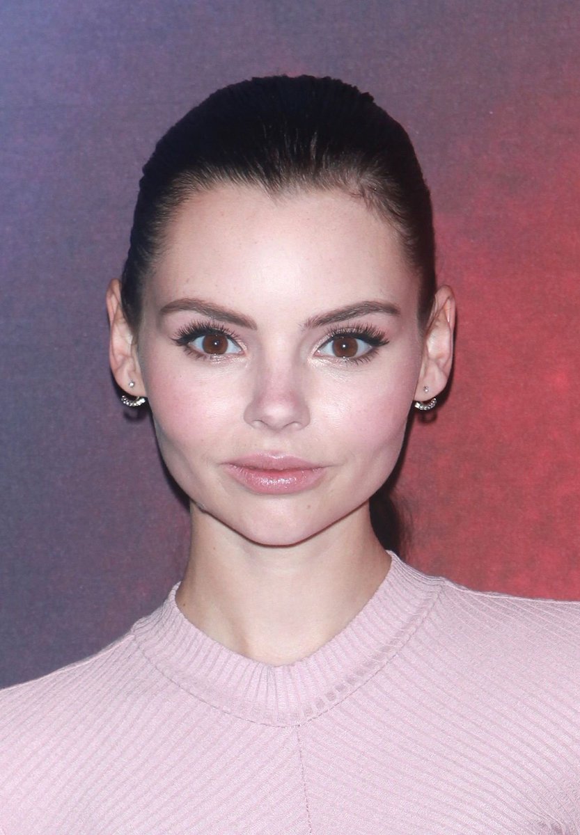 Eline Powell Fans
