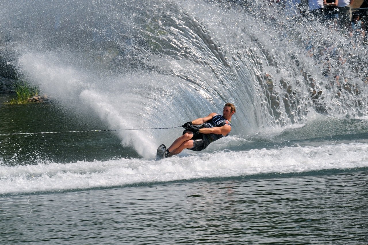 Water Skiing Wallpaper
