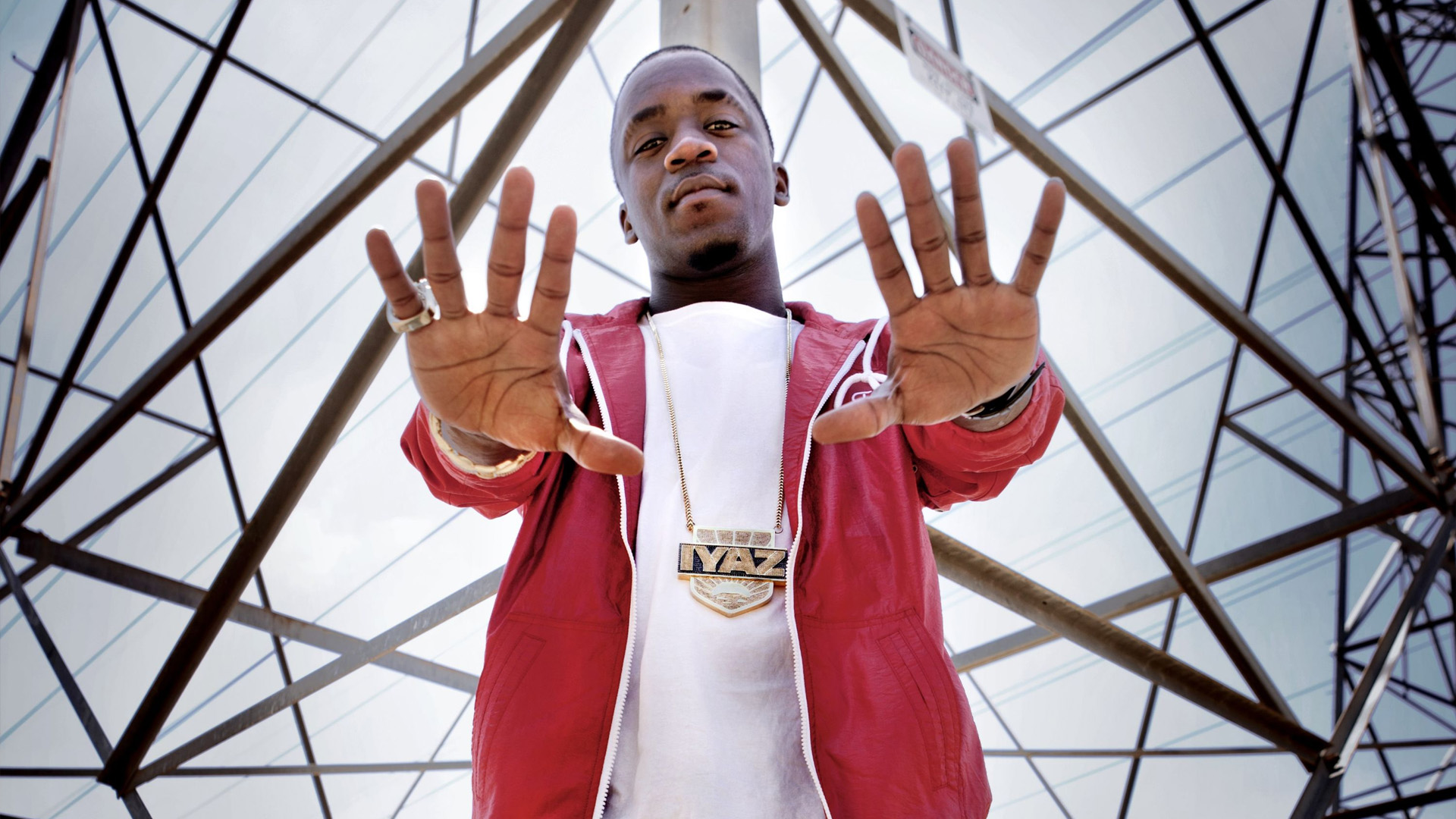 Win records. Iyaz британский певец. Iyaz Replay. Iyaz британский певец с женой.