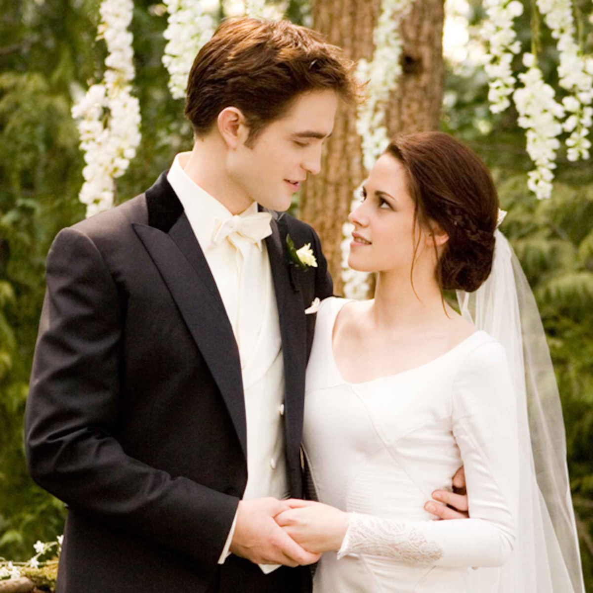 Hot Pics: Take a Closer Look at Bella's Breaking Dawn Wedding Dress!! Online