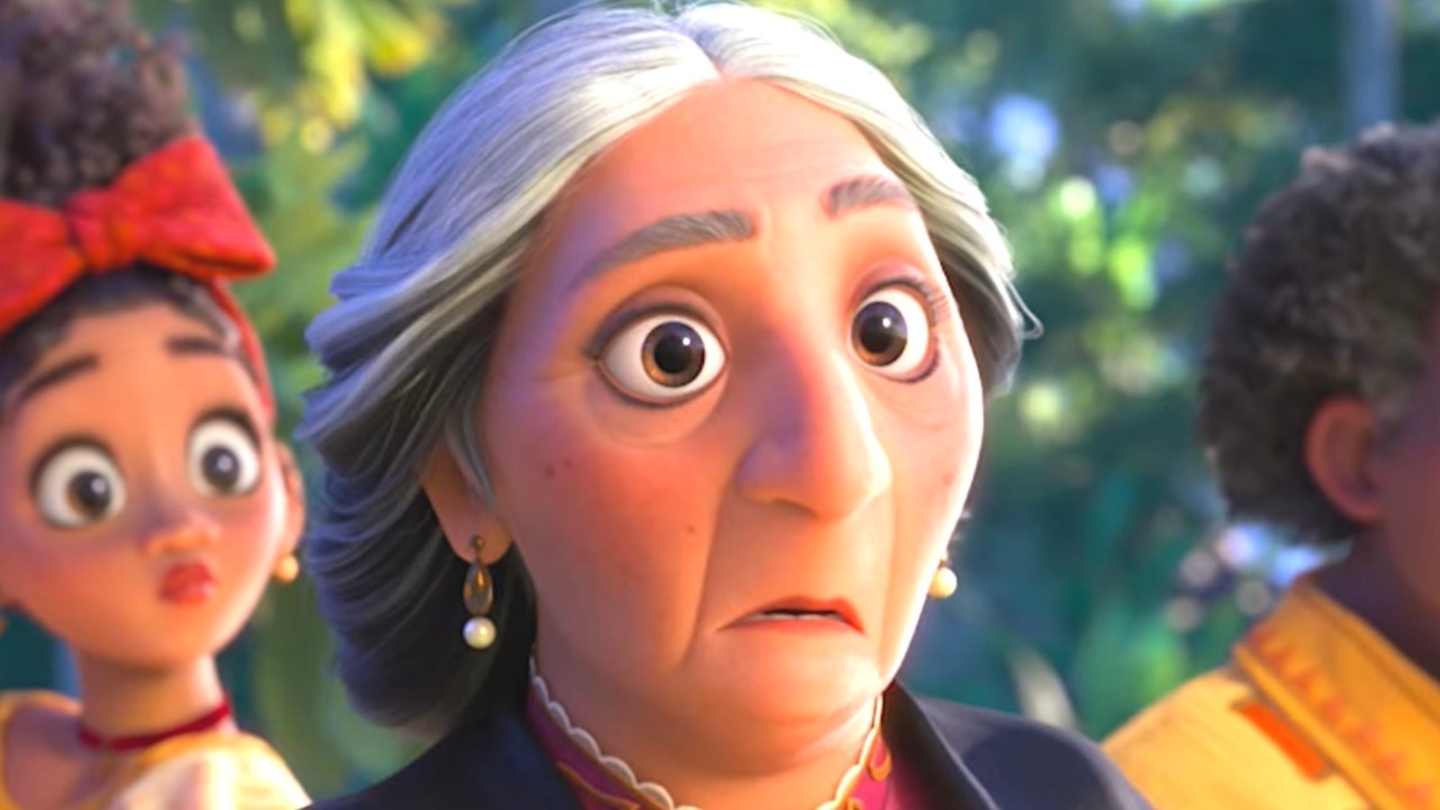 Энканто бабушка. Энканто габриэль. Бабушка мадригаль энканто. Абуэло мадригаль. Энканто бабушка.