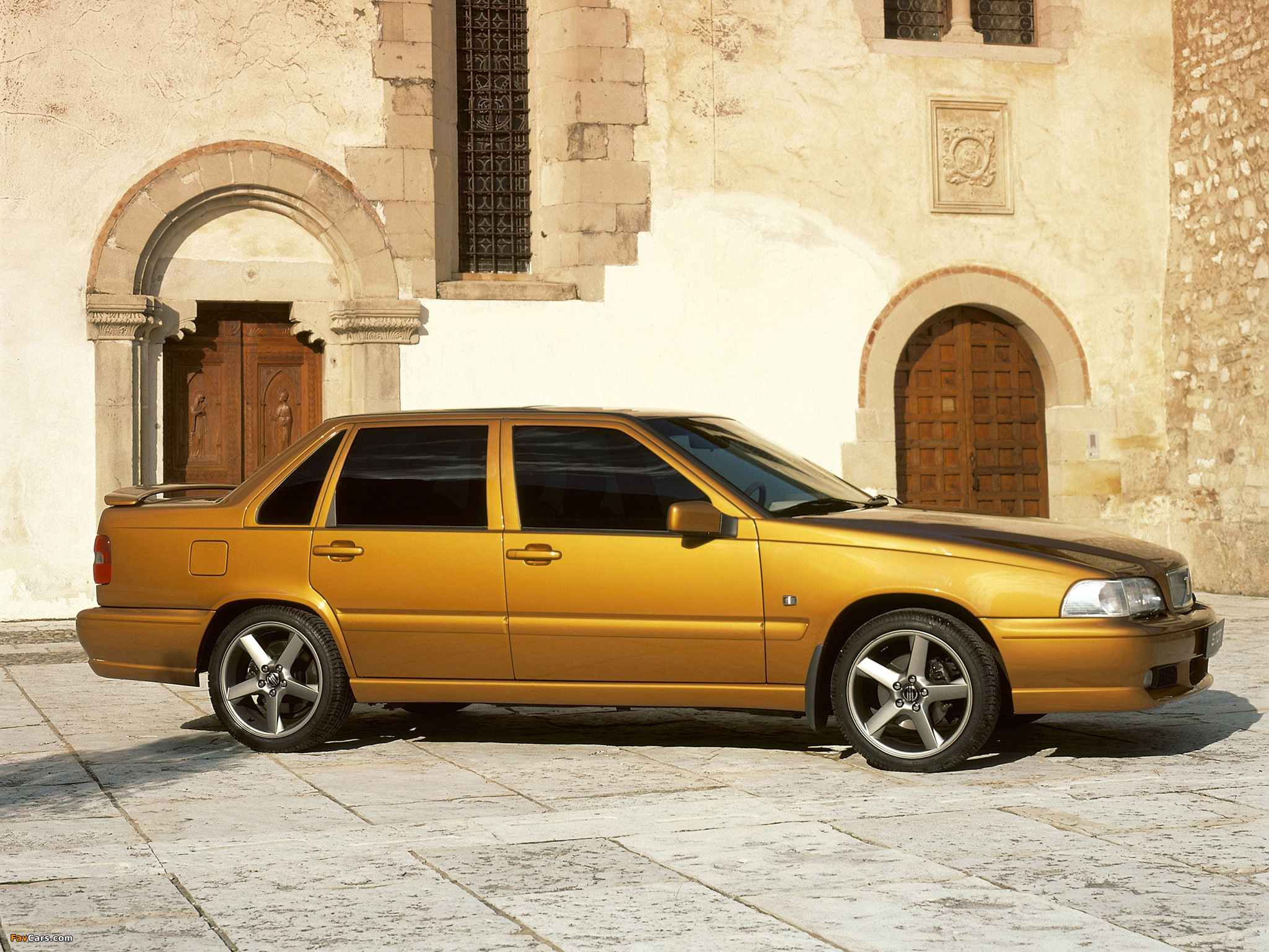 Volvo S70R 1997–2000 wallpaper (2048x1536)