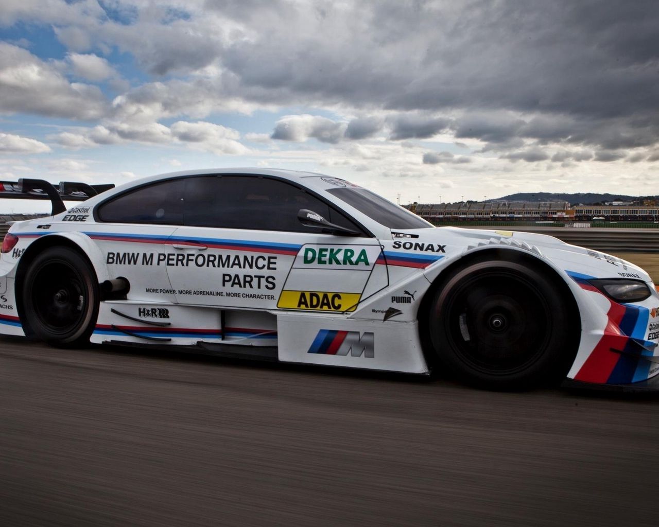 Download wallpaper 1280x1024 bmw, car, hankook, bmw m3 gtr, autosport, dtm, asphalt, racing, race car standard 5:4 HD background