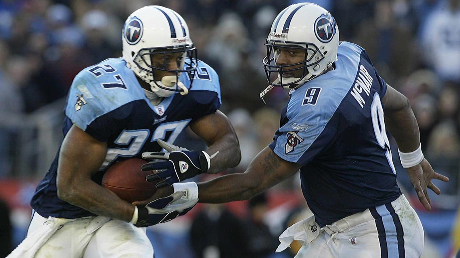 Steve McNair editorial photo. Image of titans, mcnair - 121058311