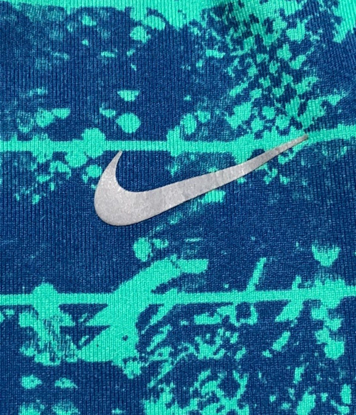 Nike on Mercari. Nike wallpaper, Nike, Nike running