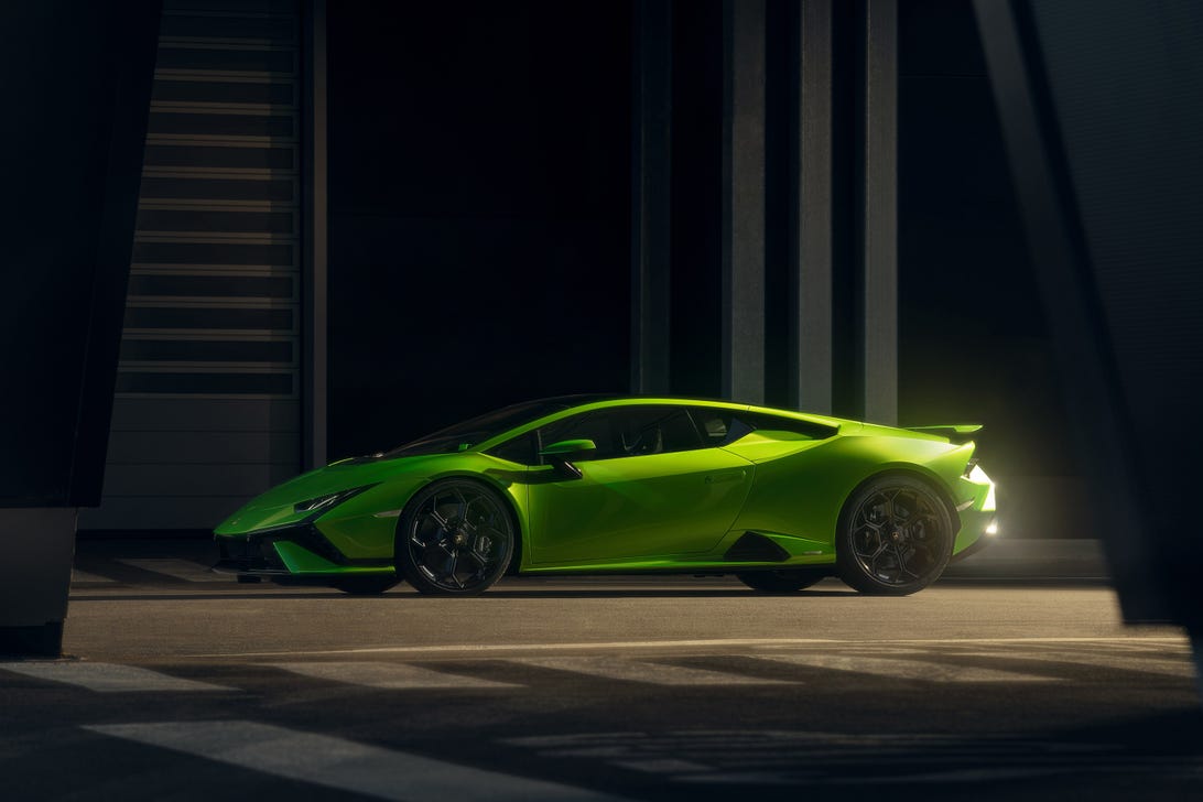Lamborghini Huracan Tecnica Offers the Best of Both Worlds