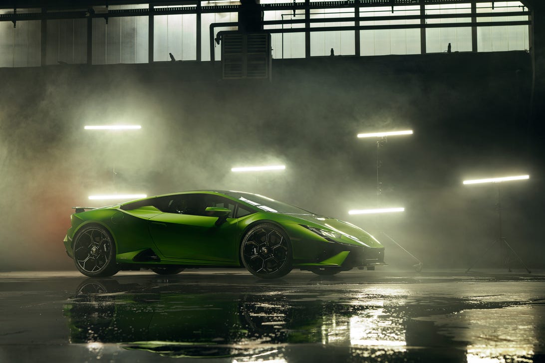 Lamborghini Huracan Tecnica Offers the Best of Both Worlds