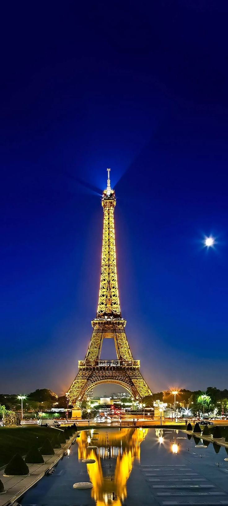 Eiffel Tower, Paris Full HD Wallpaper