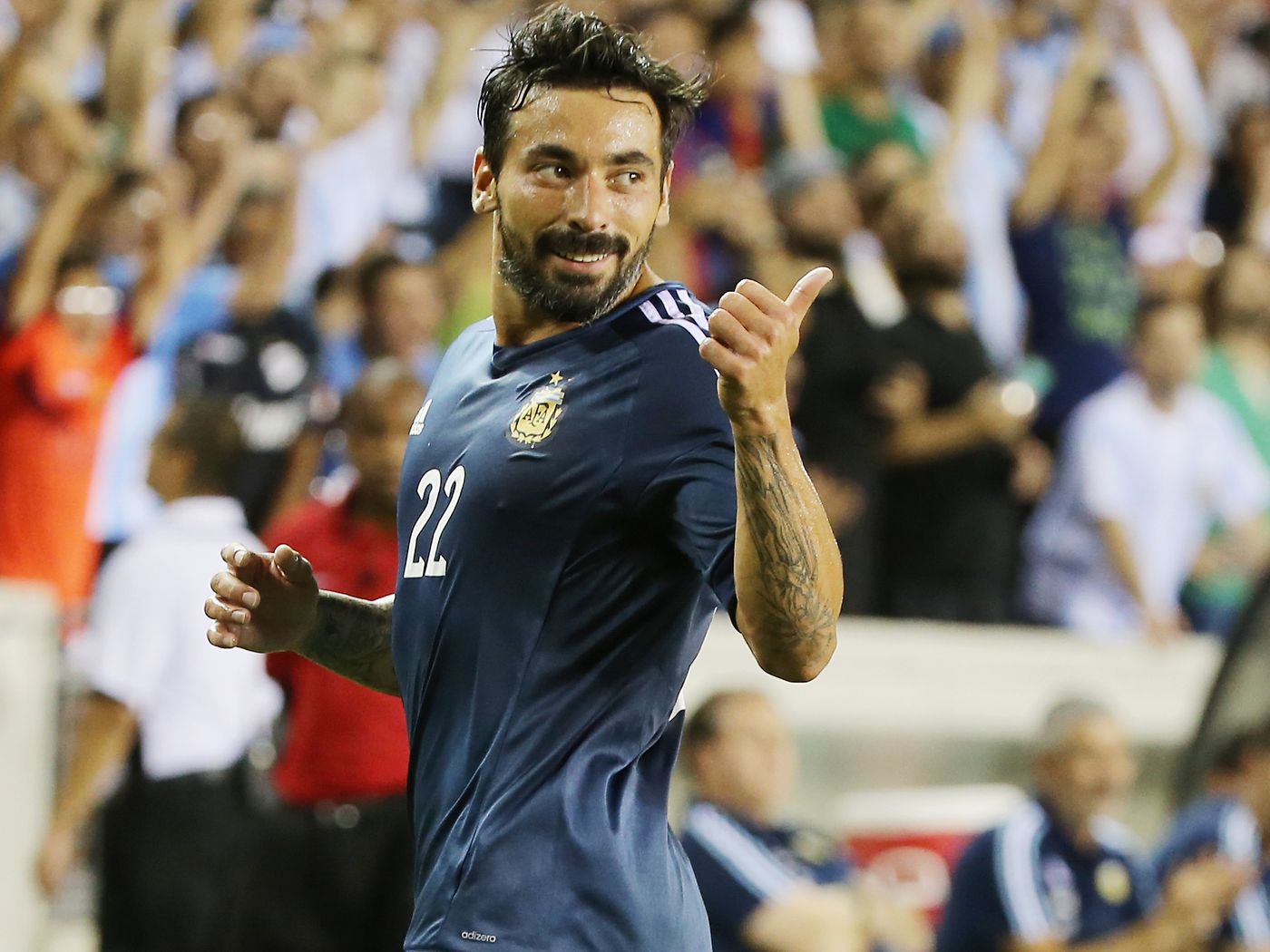 Guess What? The Ezequiel Lavezzi To Juventus Rumors Are Back In Our Lives & White & Read All Over