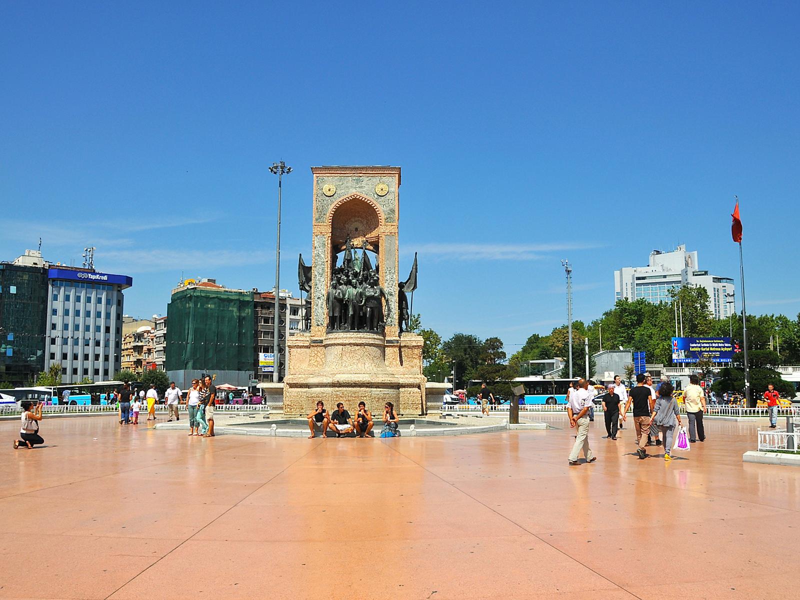 Visit Taksim Square In A Tailor Made Tour