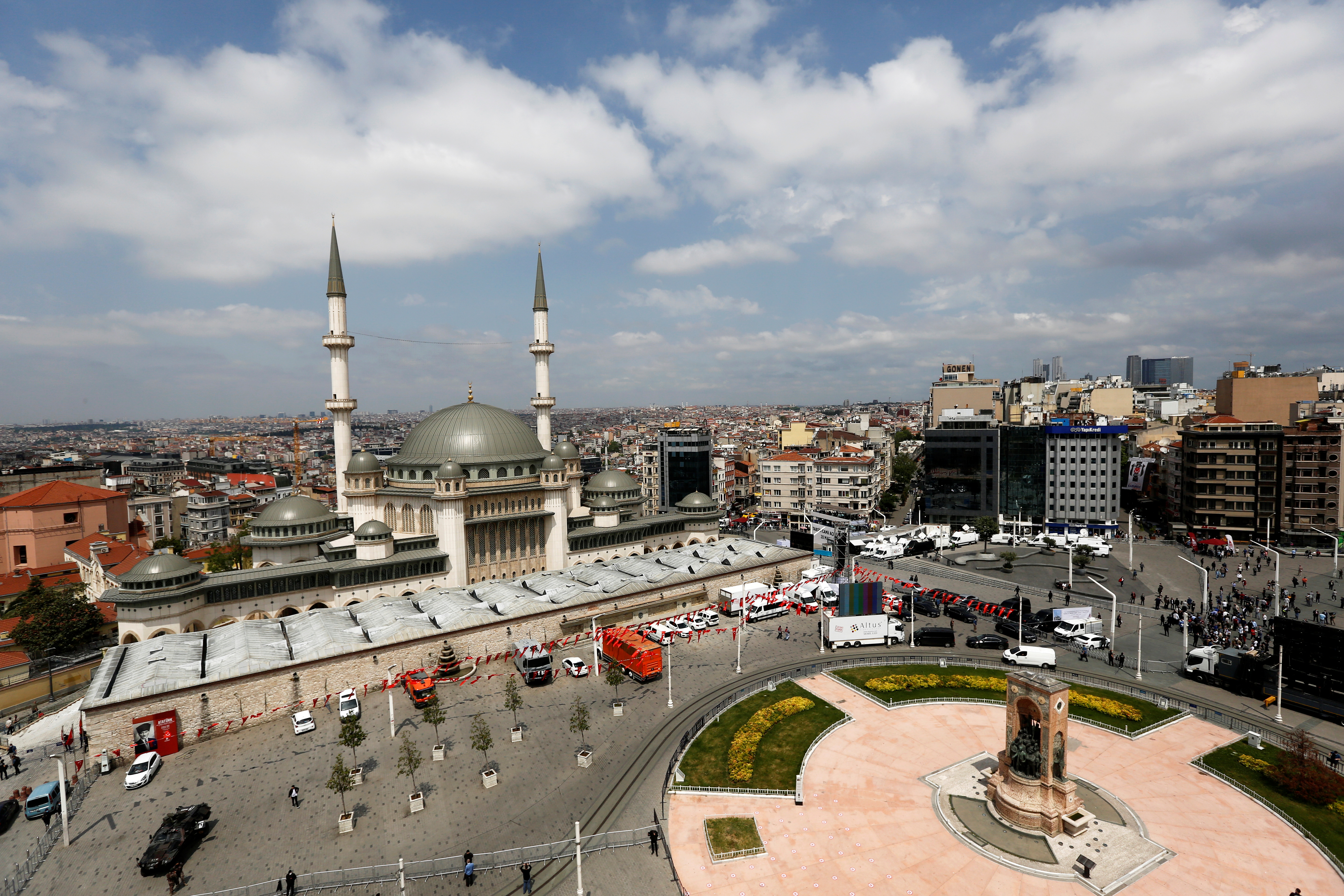 Erdogan inaugurates major new mosque in heart of Istanbul