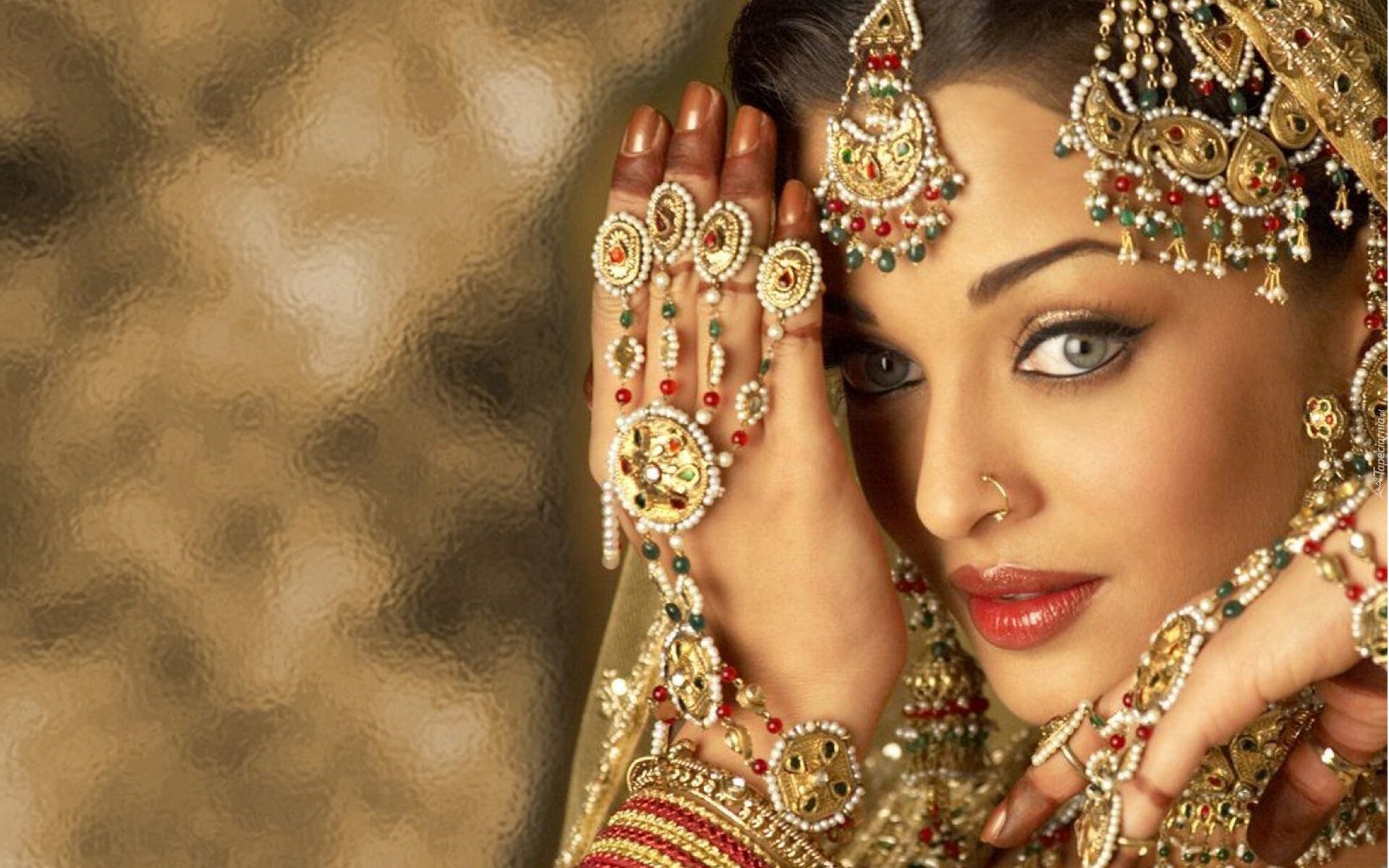 Aishwarya Rai Stunning Look in Jewelry